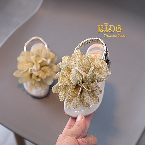 รองเท้าเด็ก(หน้าร้านอยู่รัชดา ลองได้)H089สีทอง แต่งด้วยดอกไม้ฟูๆ ดีเทจ สวยหวานๆน่ารัก ใส่สบายมาก