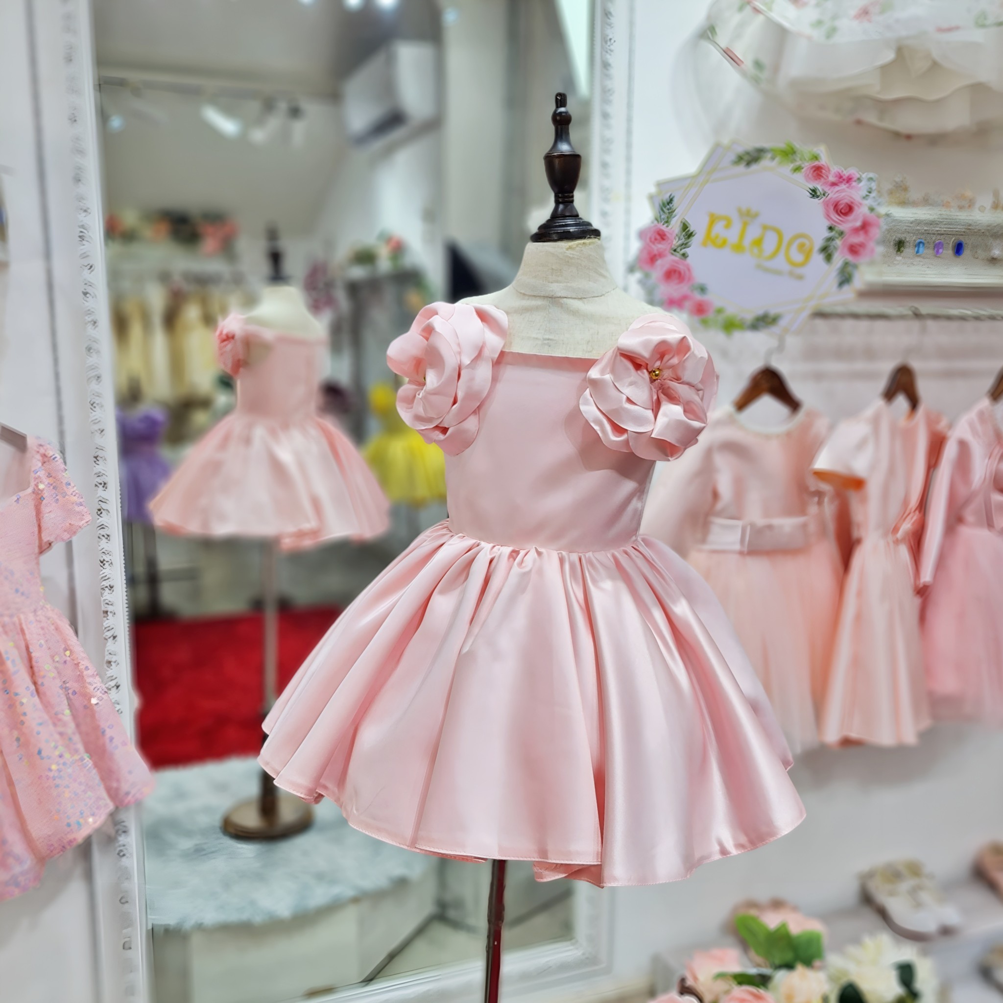 ชุดราตรีเด็ก(หน้าร้านอยู่รัชดา ลองได้ถ่ายรูปจากชุดจริง)W18704 สีชมพู แขนกุหลาบ กระโปรงสั้น