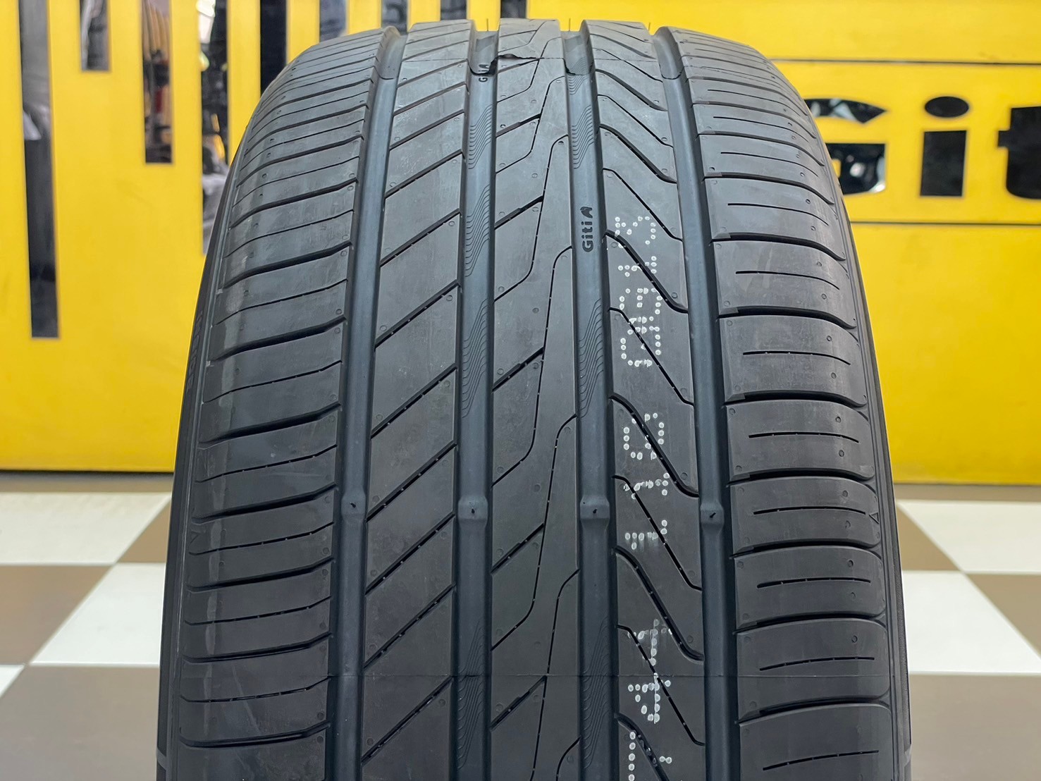 ยางใหม่ GITI Control P10 255/45R19 ยางใหม่ปี2023