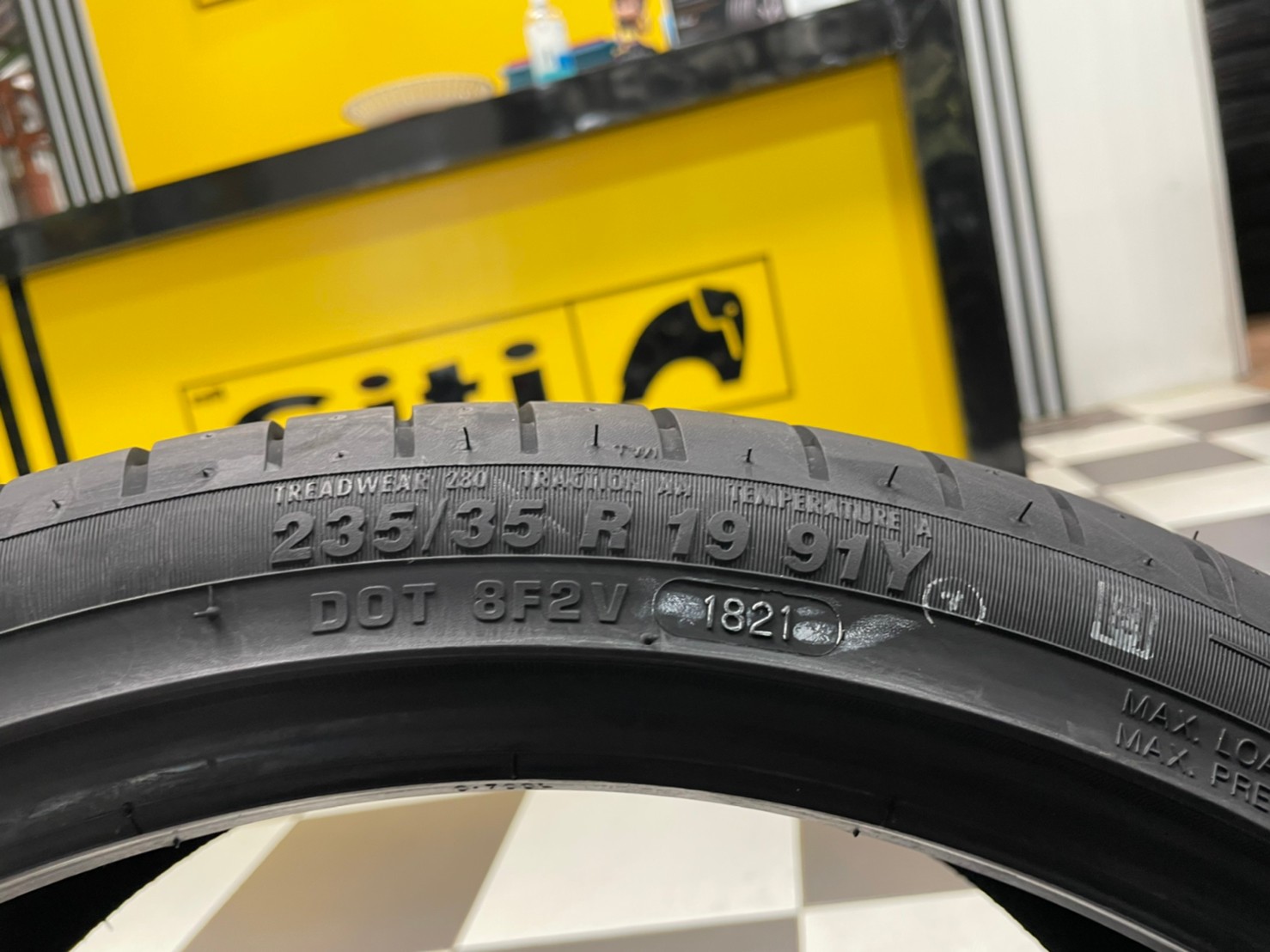Apollo 235/35R19 Aspire4G ยางใหม่ปี2021 พร้อมติตตั้งฟรี