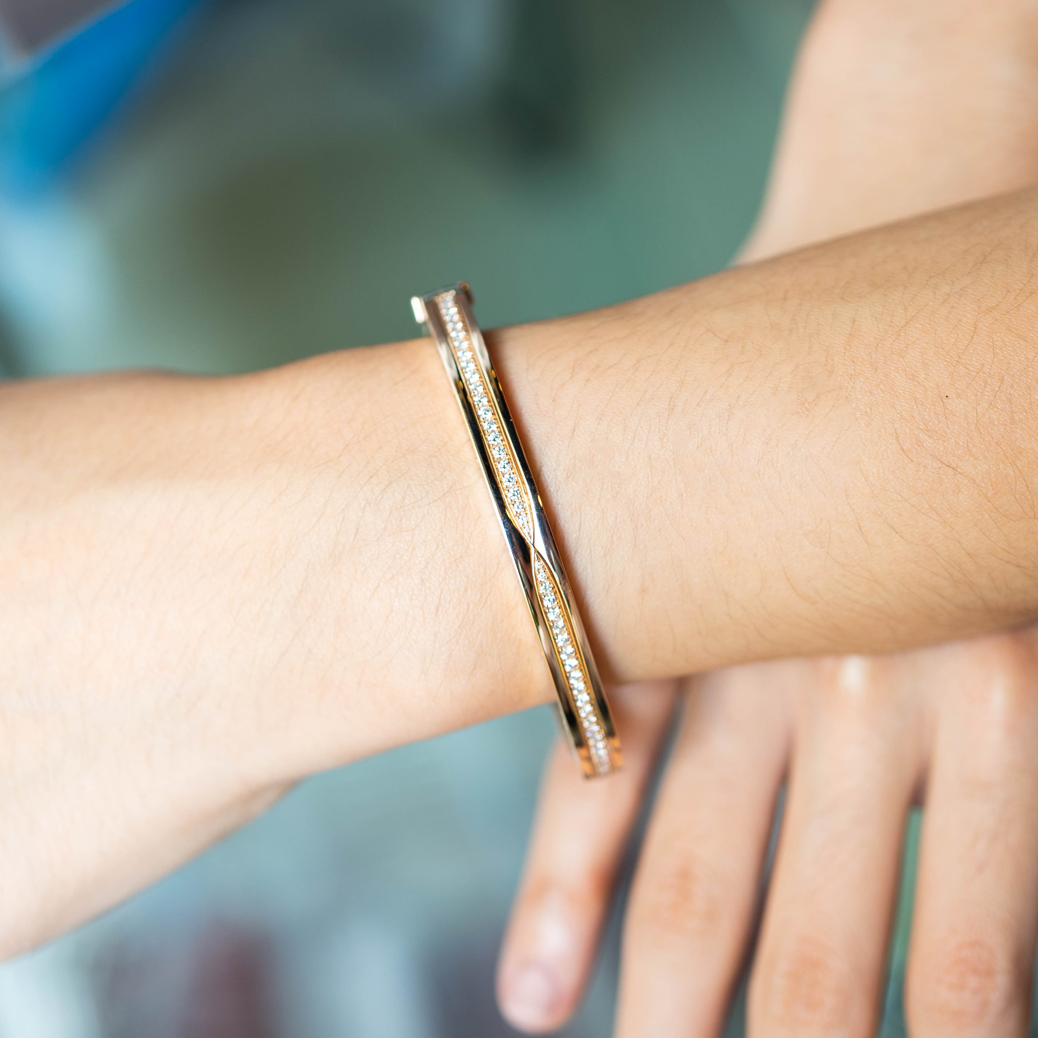 **Sold** กำไล Bvlgari B.zero1 Bracelet Set with Pavé Diamonds on The Spiral ทองชมพู18K ไซส์M (17) (Used) +กล่องและการ์ดShopไทย2022