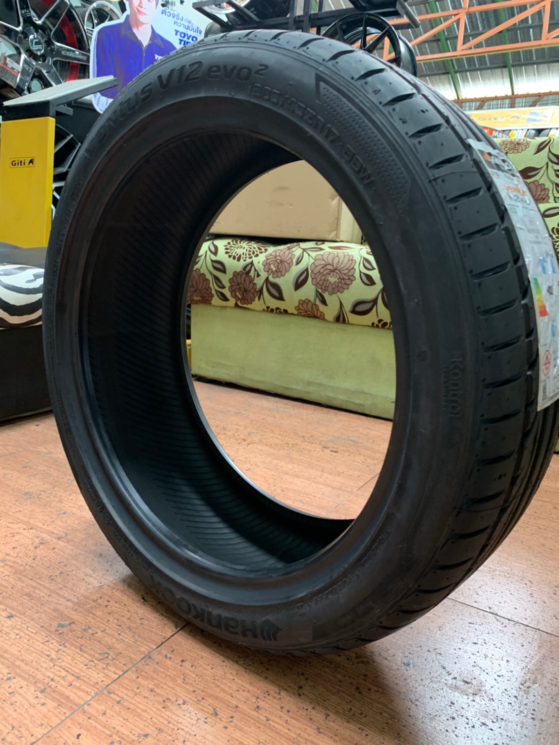 Hankook Ventus V12 205/45R17 ยางสปอร์ต นุ่มเงียบ
