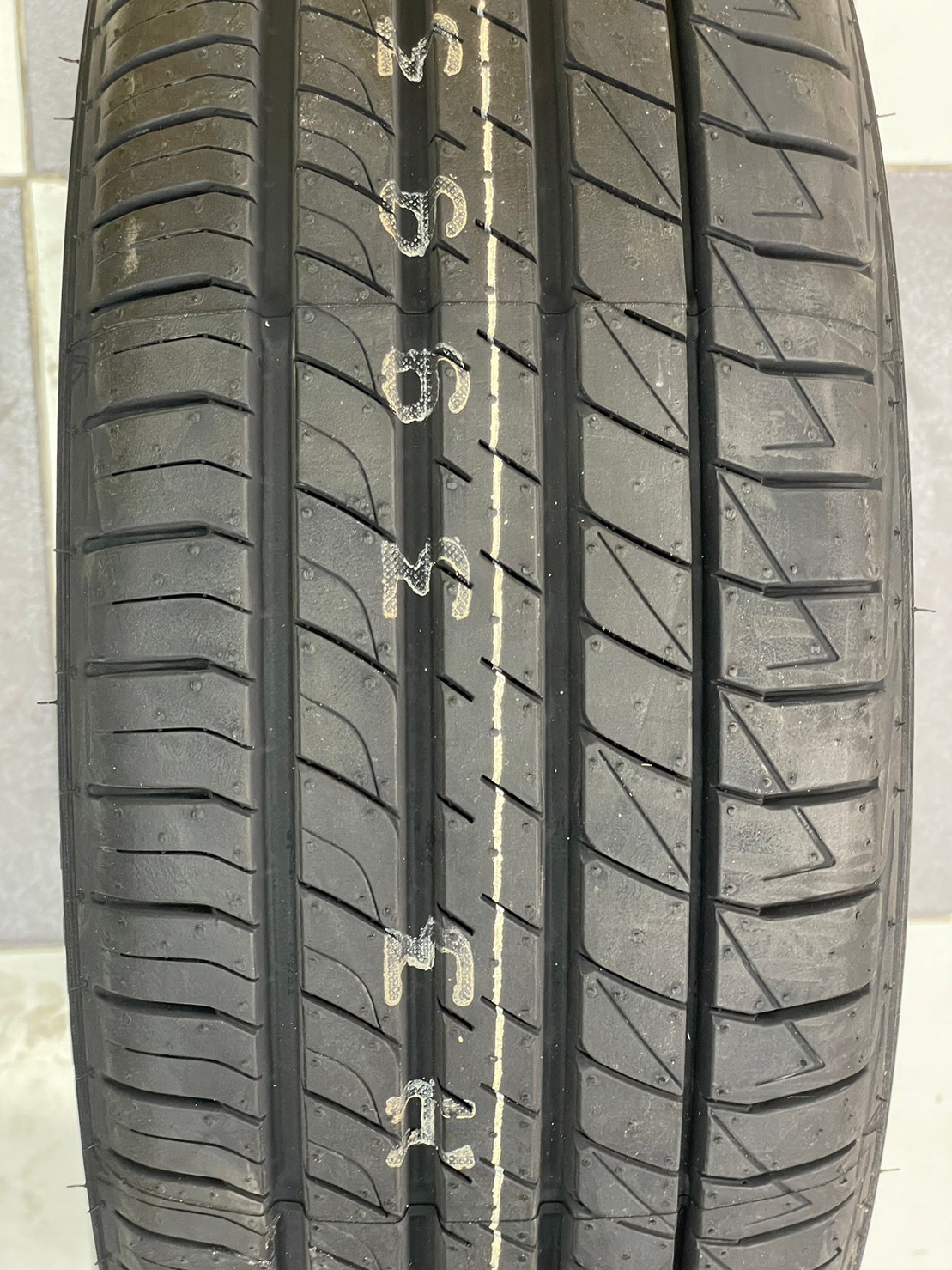 ยางใหม่ DUNLOP LM705 195/55R15 ยางดันลอป ยางไทย ปี2023 (4เส้น)