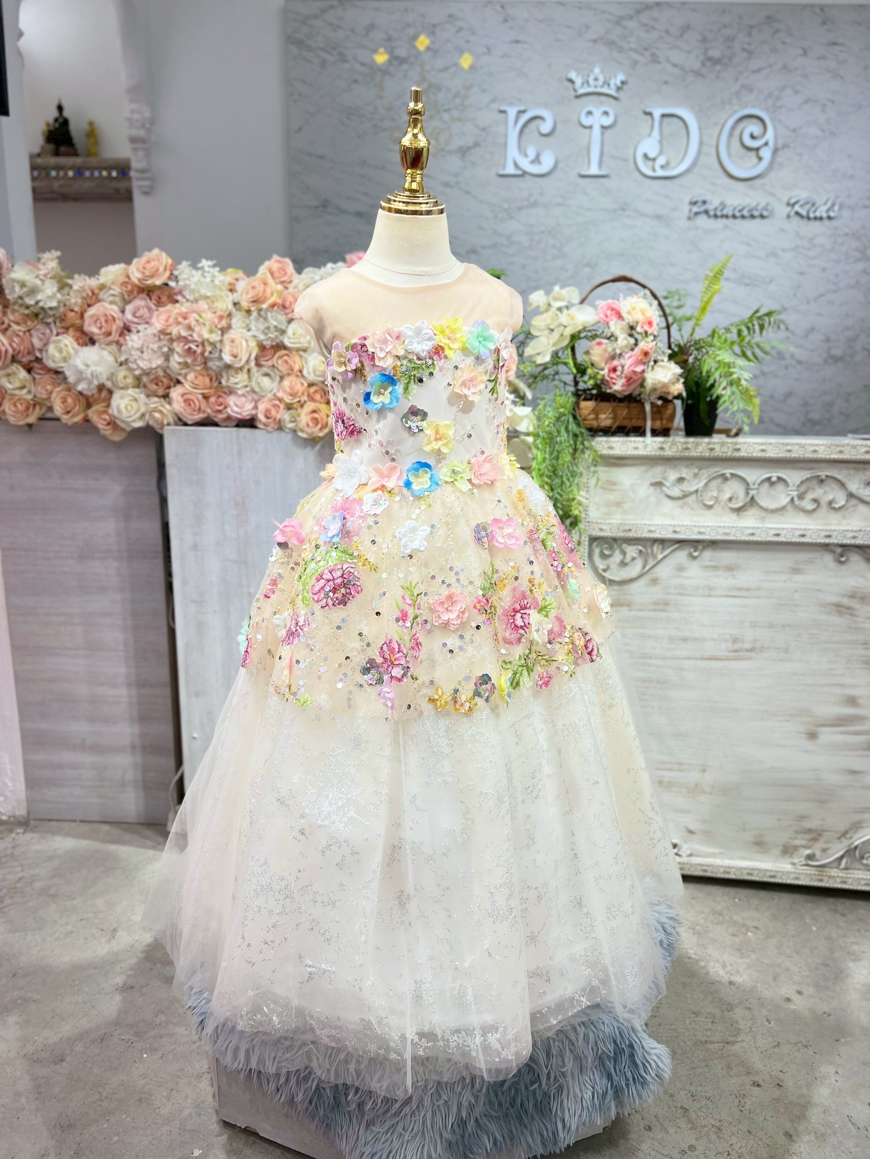 ชุดราตรีเด็ก ชุดเจ้าหญิง ชุดออกงานเด็ก(*หน้าร้านอยู่รัชดา*)W19197 สีครีม กระโปรงยาว แขนสั้น ติดดอกไม้ สวยหวาน