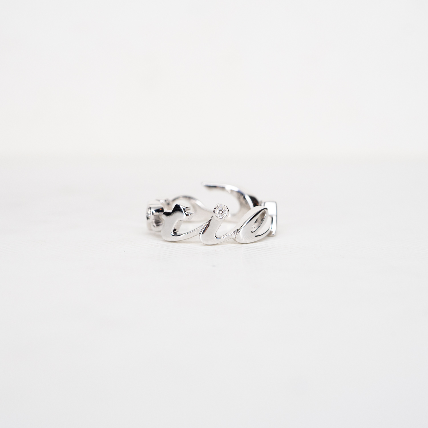 แหวน Cartier Signature 3Diamonds Limited Edition ทองคำขาว 18K ไซส์47# (Used) (Rare)