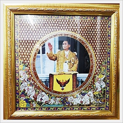 พระบรมฉายาลักษณ์ รัชกาลที่ 9 กรอบรูปบญรงคฺแท้ งดงามเป็นสง่าราศี คู่บ้าน