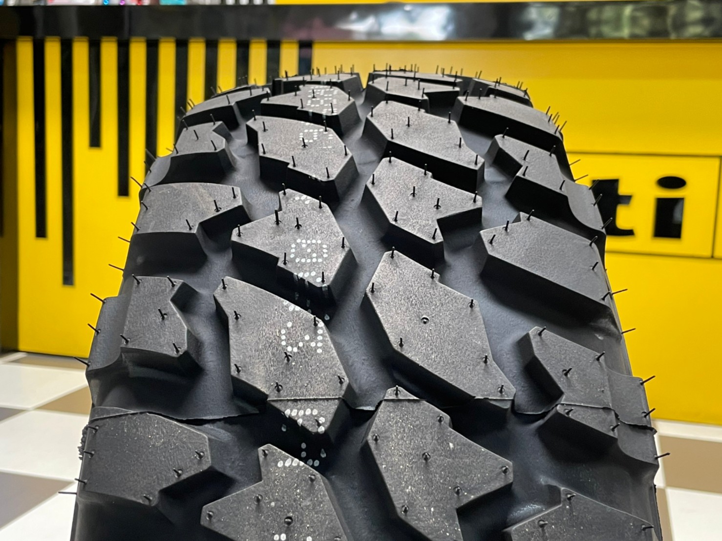 ยางใหม่สายลุยMT Mud Terrain ยางRUNWAY ขนาด31x10.5R15 ยางใหม่ปี2022 ยางสายลุย