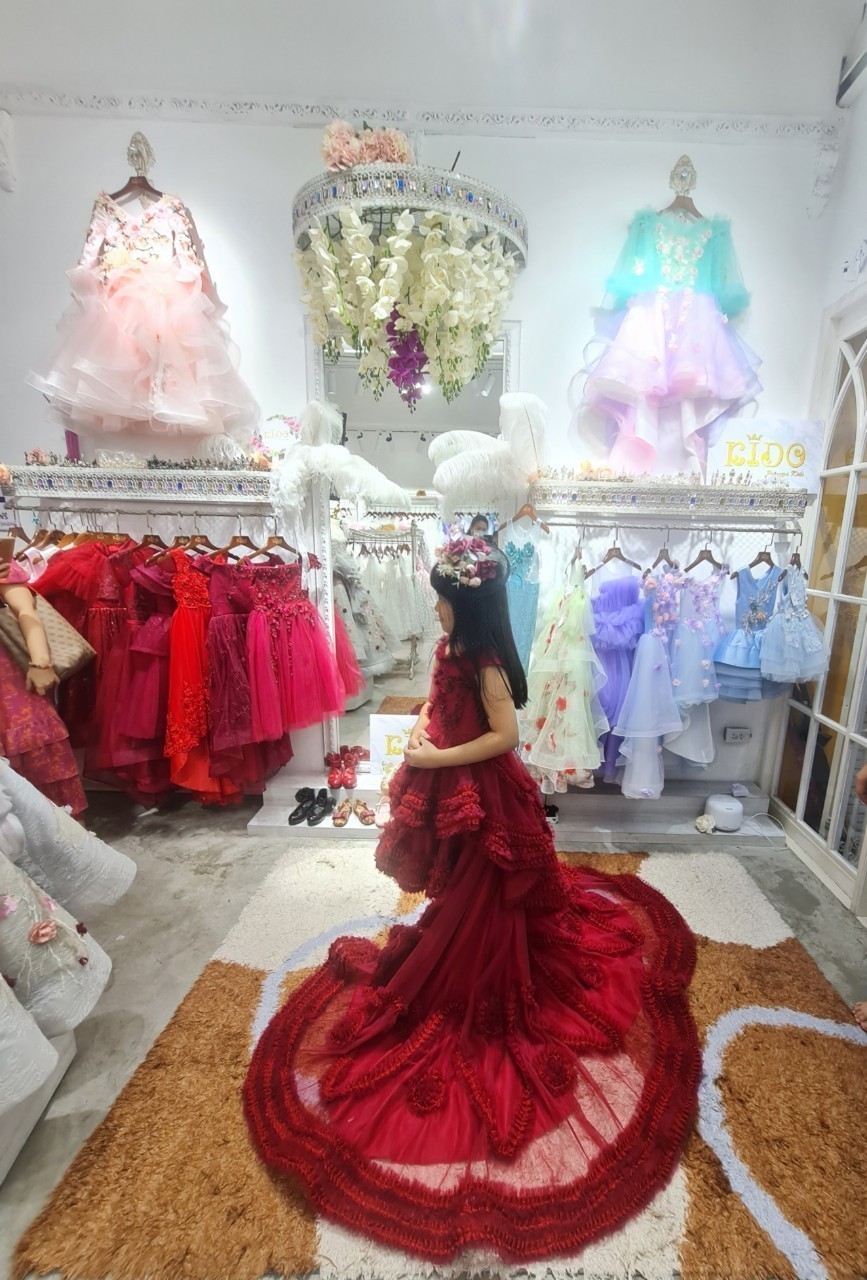 เช่าชุดเด็ก*มีหน้าร้านอยู่รัชดา ลองได้ เปลี่ยนได้ ถ่ายรูปเองจากสินค้าจริง*W17017 ชุดราตรีเด็กสีแดงสุดแรงด้านหลังเว้าลึกสุดใจ ชุดกระโปรงหน้าสั้นหลังยาว