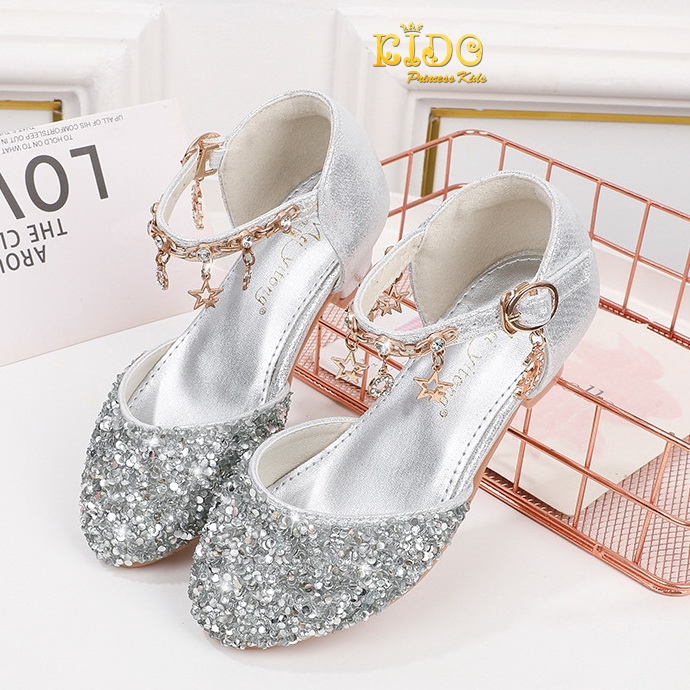 รองเท้าเด็ก(หน้าร้านอยู่รัชดา ลองได้)H100สีชมพู เพชรระยิบระยับ เปิดข้าง ประดับห้อยโซ่รูปดาวตรงสายรัดรองเท้า สวยสุดเก๋