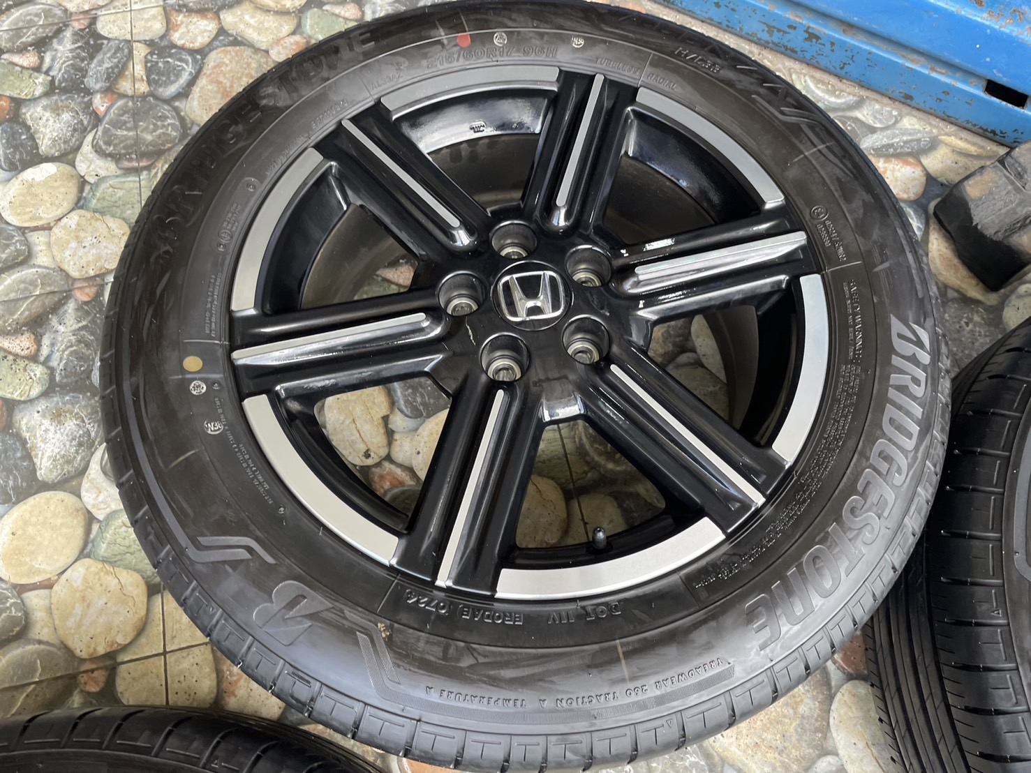 ล้อแม็กป้ายแดง HONDA HR-V ตัวท็อป รุ่นใหม่ล่าสุด ขอบ 17 ดำหน้าเงา สวยกริ๊บ พร้อมยาง #Bridgestone Alenza H/L33 215/50R17 ยางปี2024