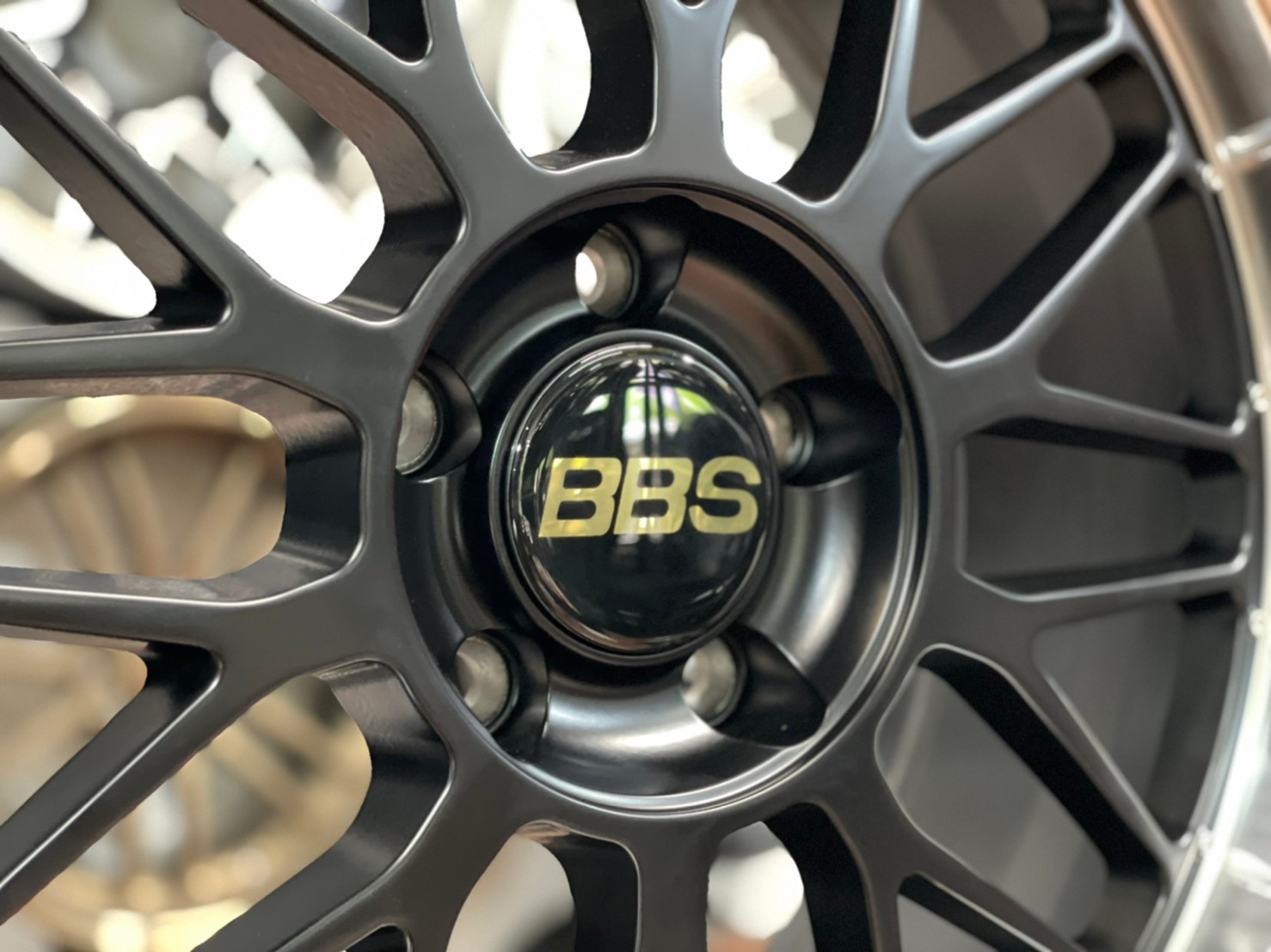 BBS LM ขอบ18 5รู114 ในสี Limited Edition 18x8 ET+35 5x114 สีดำขอบเงา หมุดเงิน