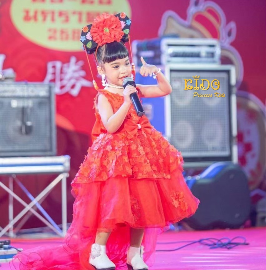 ชุดออกงานเด็ก(หน้าร้านอยู่รัชดา ลองได้ถ่ายรูปจากชุดจริง)E041สีแดง ตกแต่งด้วยดอกไม้ทั้งตัว กระโปรงหน้าสั้นหลังยาว