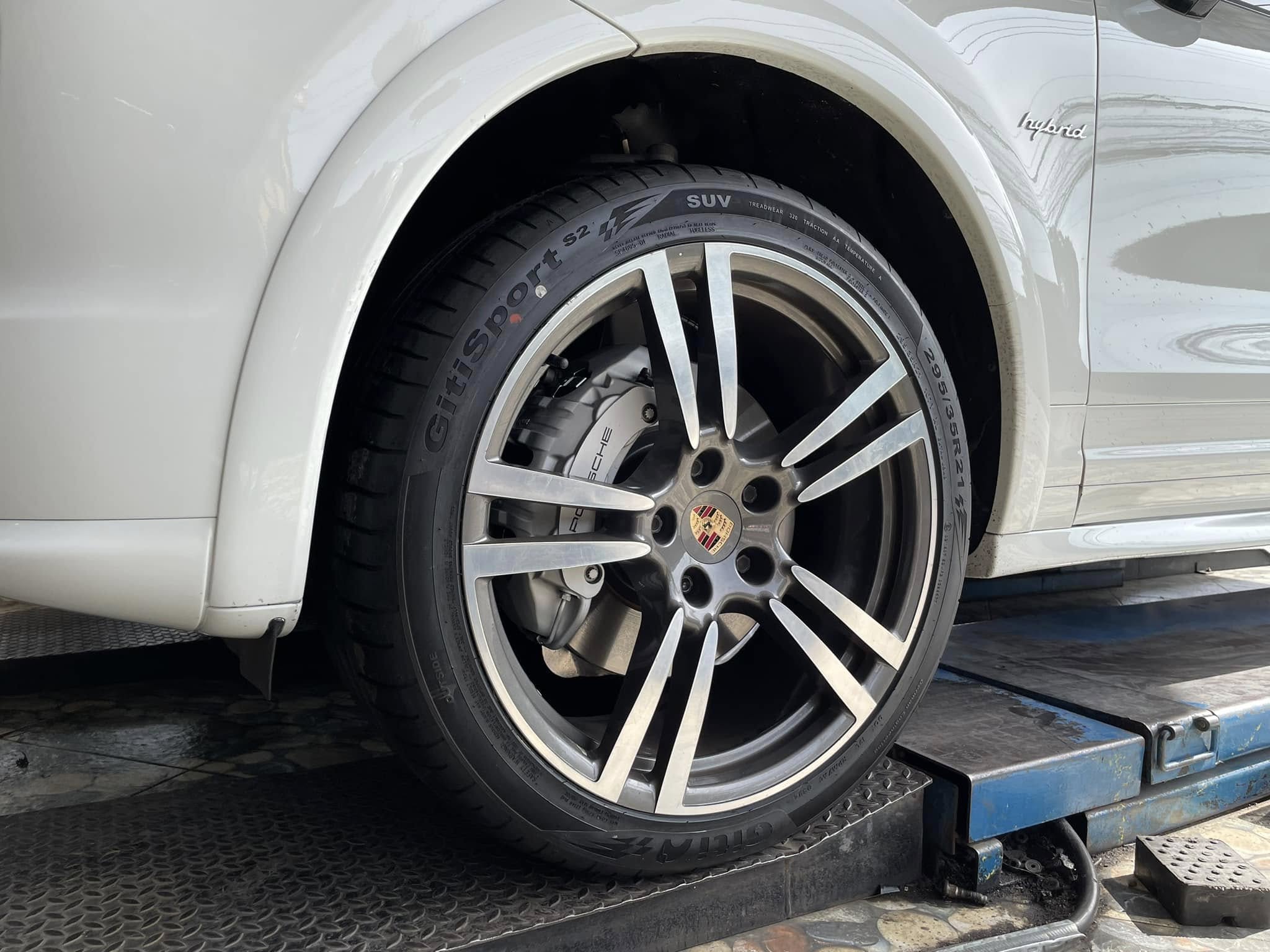 🚗#PORSCHE_CAYENNE🛞เปลี่ยนยาง 🛞#ยางจีที #ยางสปอร์ตสมรรถนะการขับขี่สูง 🛞 🛞#Giti_SportS2 295/35R21