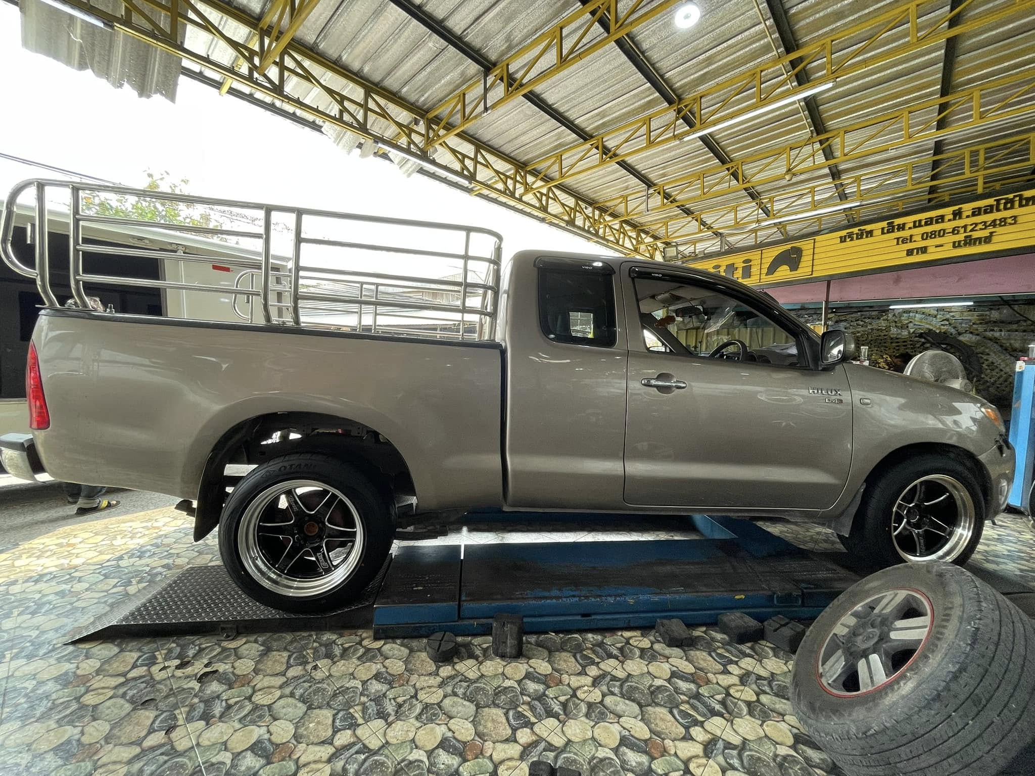 🚘 #TOYOTA_VIGO🛞 #OTANI #BM1000 255/50R18 #ล้อTORQ_D1S 18X9.518X10.5 ET+25 5X114.3 #บริการตั้งศูนย์ล้อ