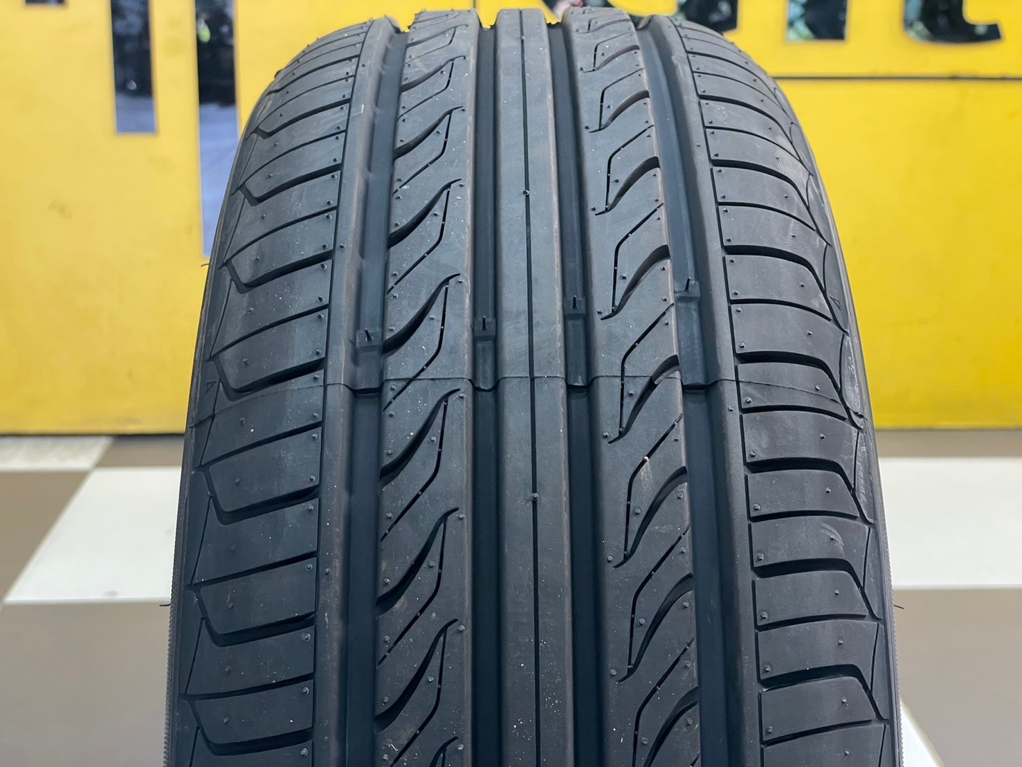 ยางแลนด์เซล Landsail_LS388 195/55R15 ยางใหม่ปี2024 Made in thailand ยางไทย นุ่ม เงียบ เกาะถนน รีดน้ำดี ราคาคุ้มค่า