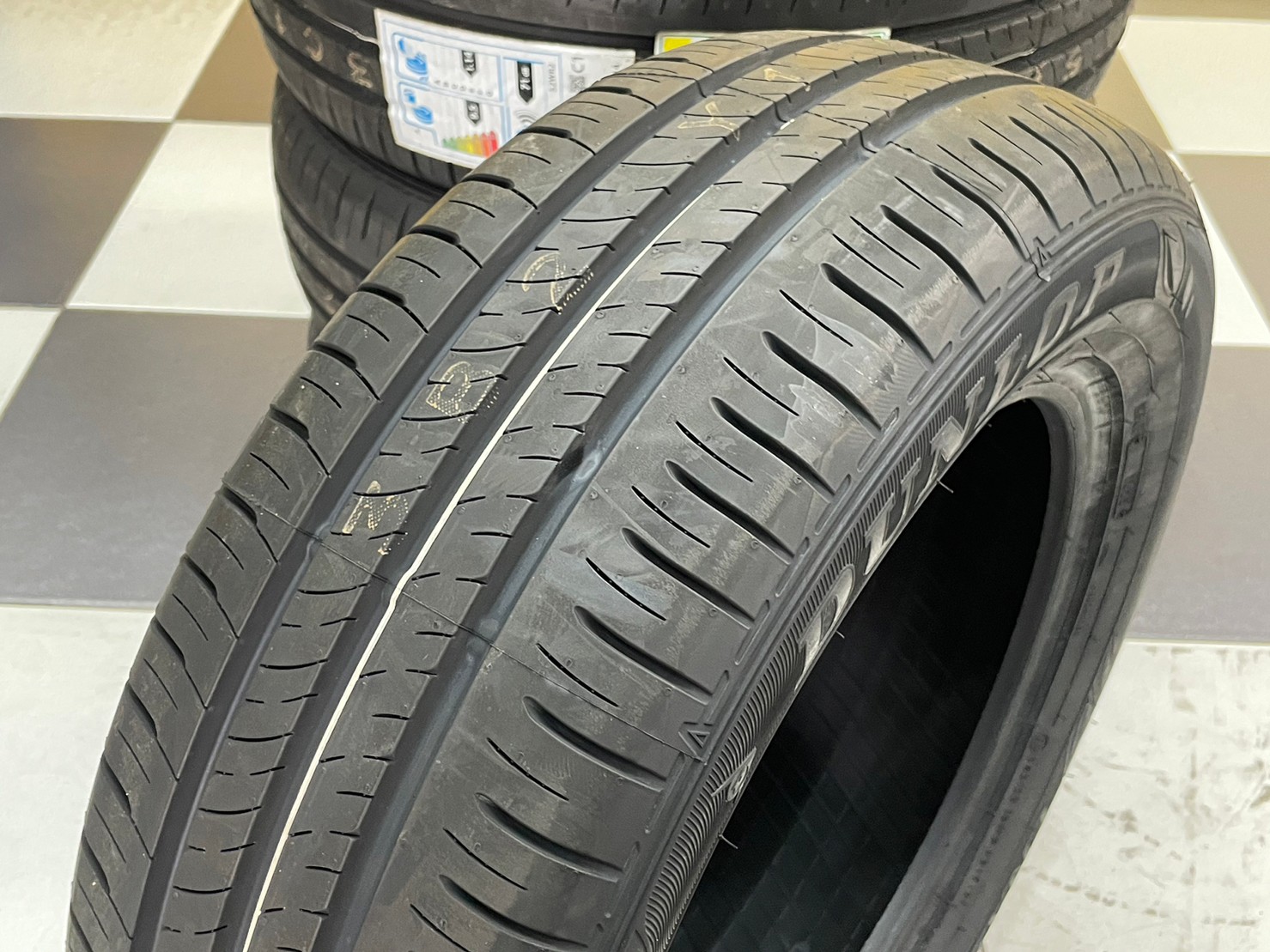 ยางใหม่ดันลอป DUNLOP ENASAVE EC300+ 195/60R15 ยางใหม่ปี2023