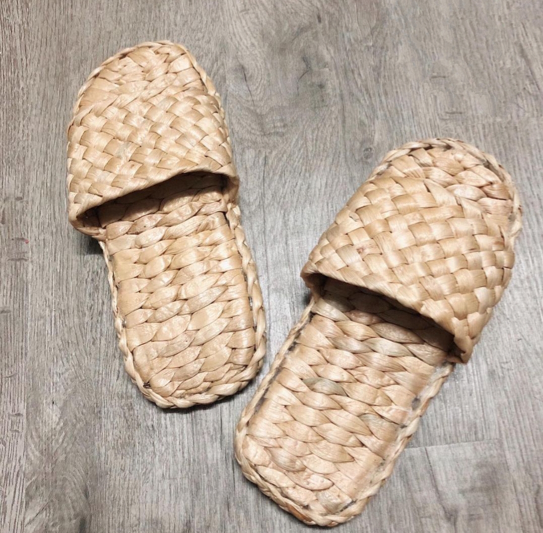 BSS203W : รองเท้าสานผักตบชวา ราคาส่ง 1โหล 12 คู่