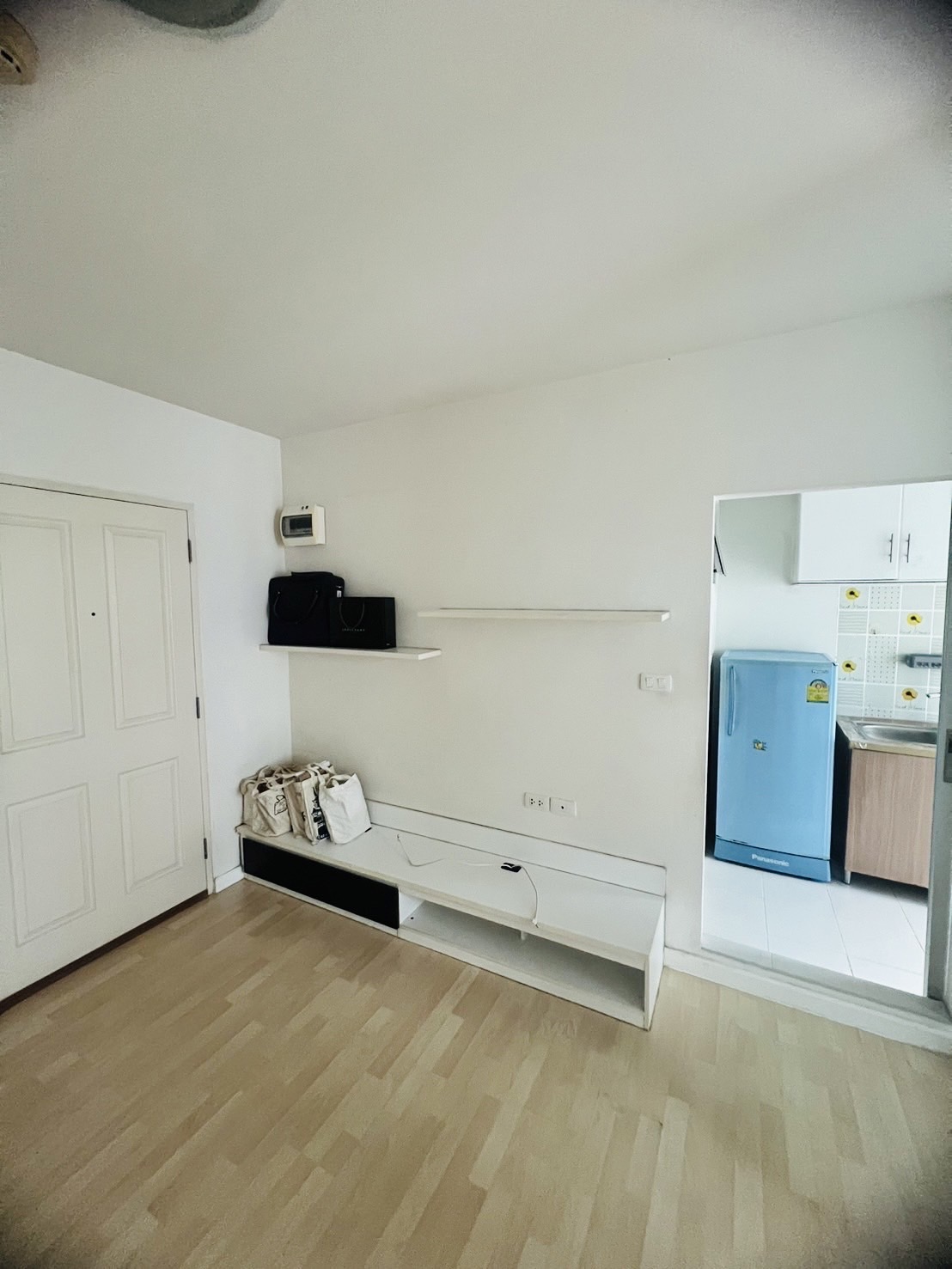 *FOR SALE* D condo รามอินทรา ห้องสวยพร้อมอยู่ ใกล้ MRT มัยลาภ 500 ม.