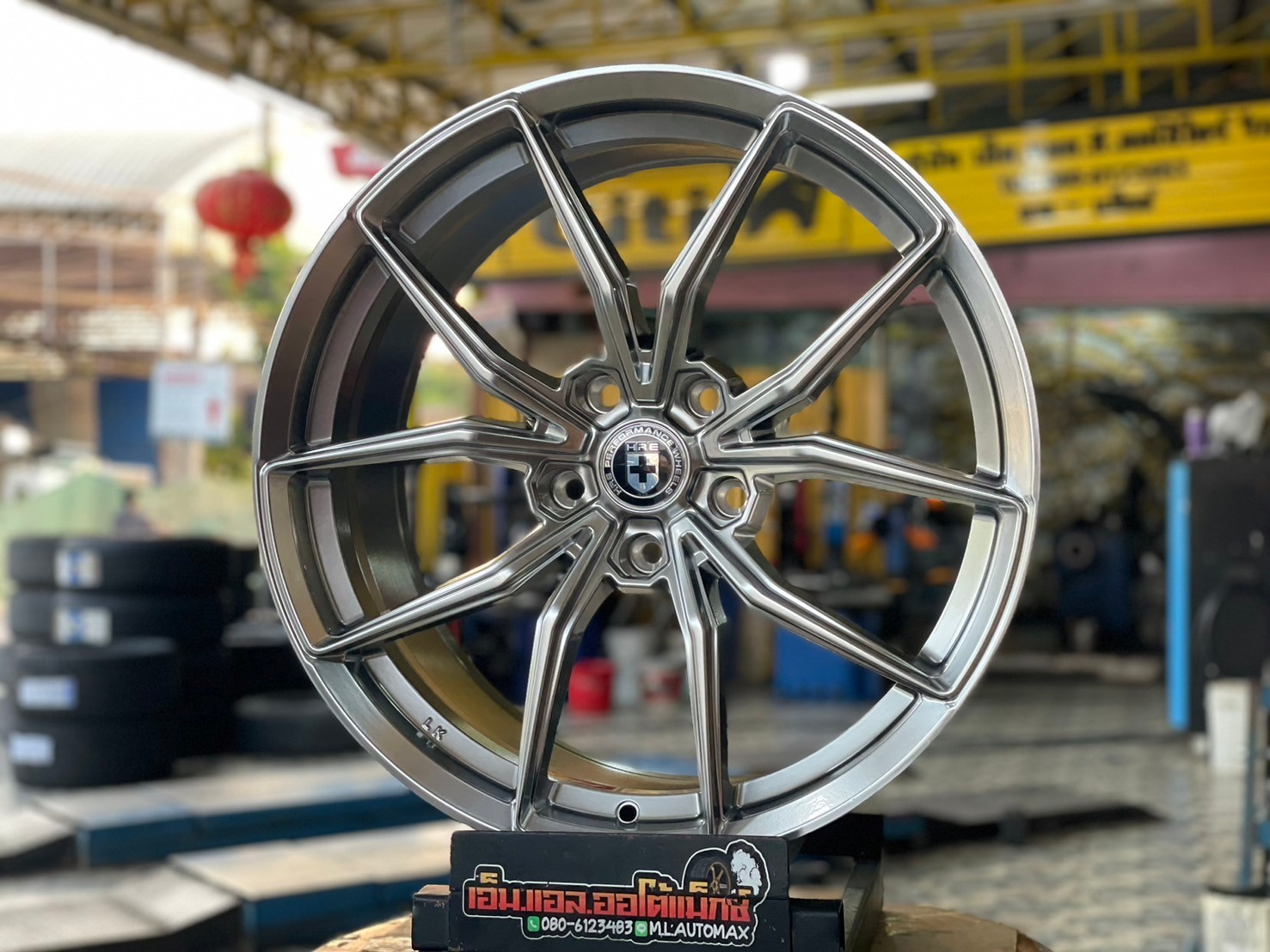 ล้อแม็กซ์ใหม่ ขอบ19" นิ้ว ล้อเบาผลิตแบบ Flow Forming มาตรฐานคุณภาพดี MODEL : FF21R SIZE : 18x8.5 ET35 SIZE : 18x9.5 ET38 PCD : 5x120
