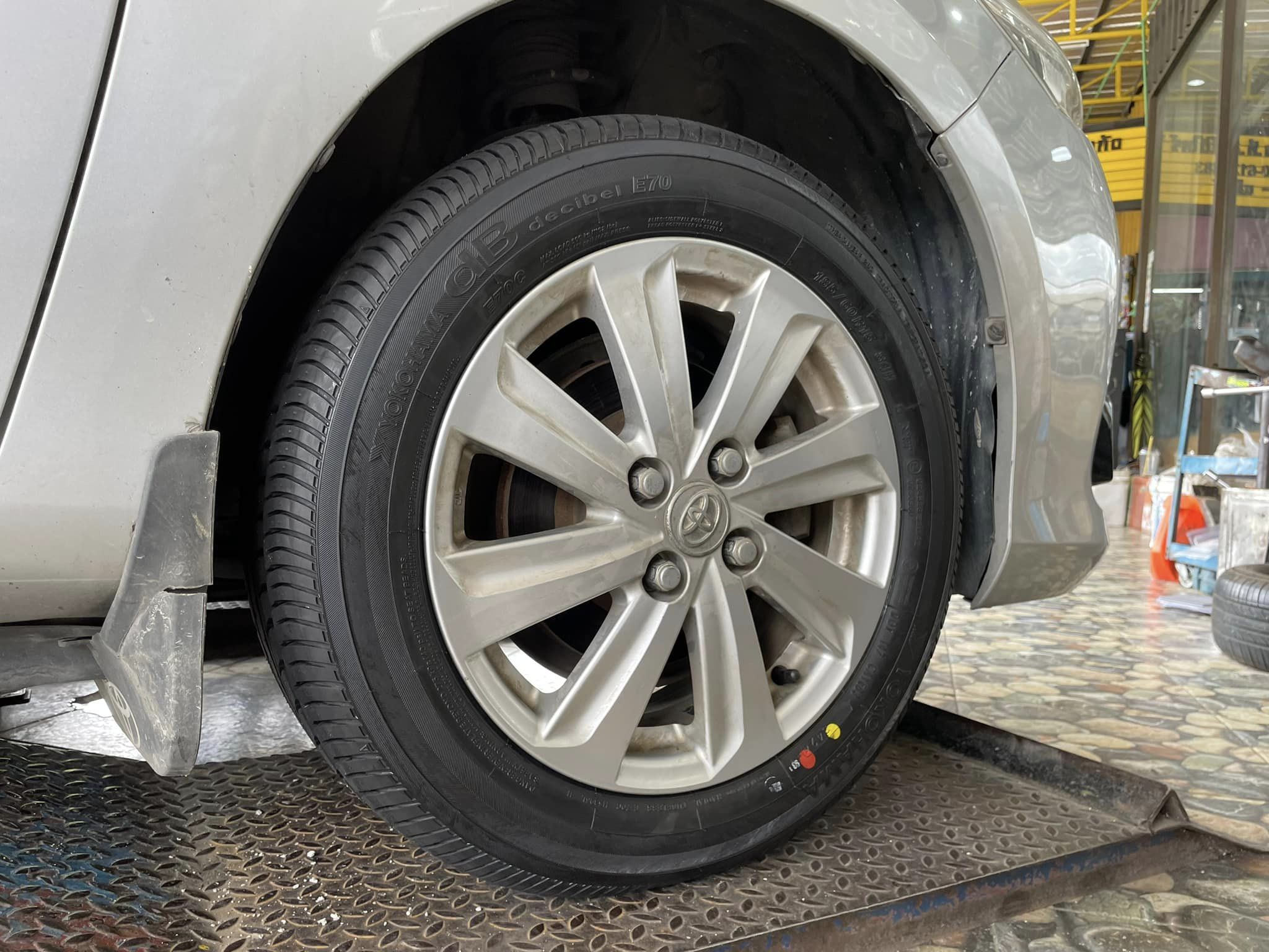 🛞❤️ #TOYOTA_VIOS🚘 🛞🐘 เปลี่ยนยาง #YOKOHAMA_E70_185/60R15