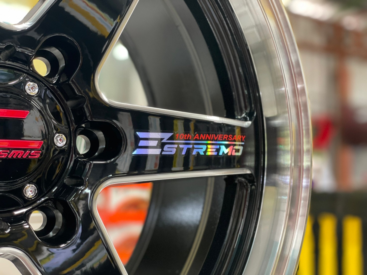 ล้อแม็กซ์ขอบ18COSMIS ESTREMO กว้าง9 ออฟ35 6รู139.7 สีดำขอบเงา