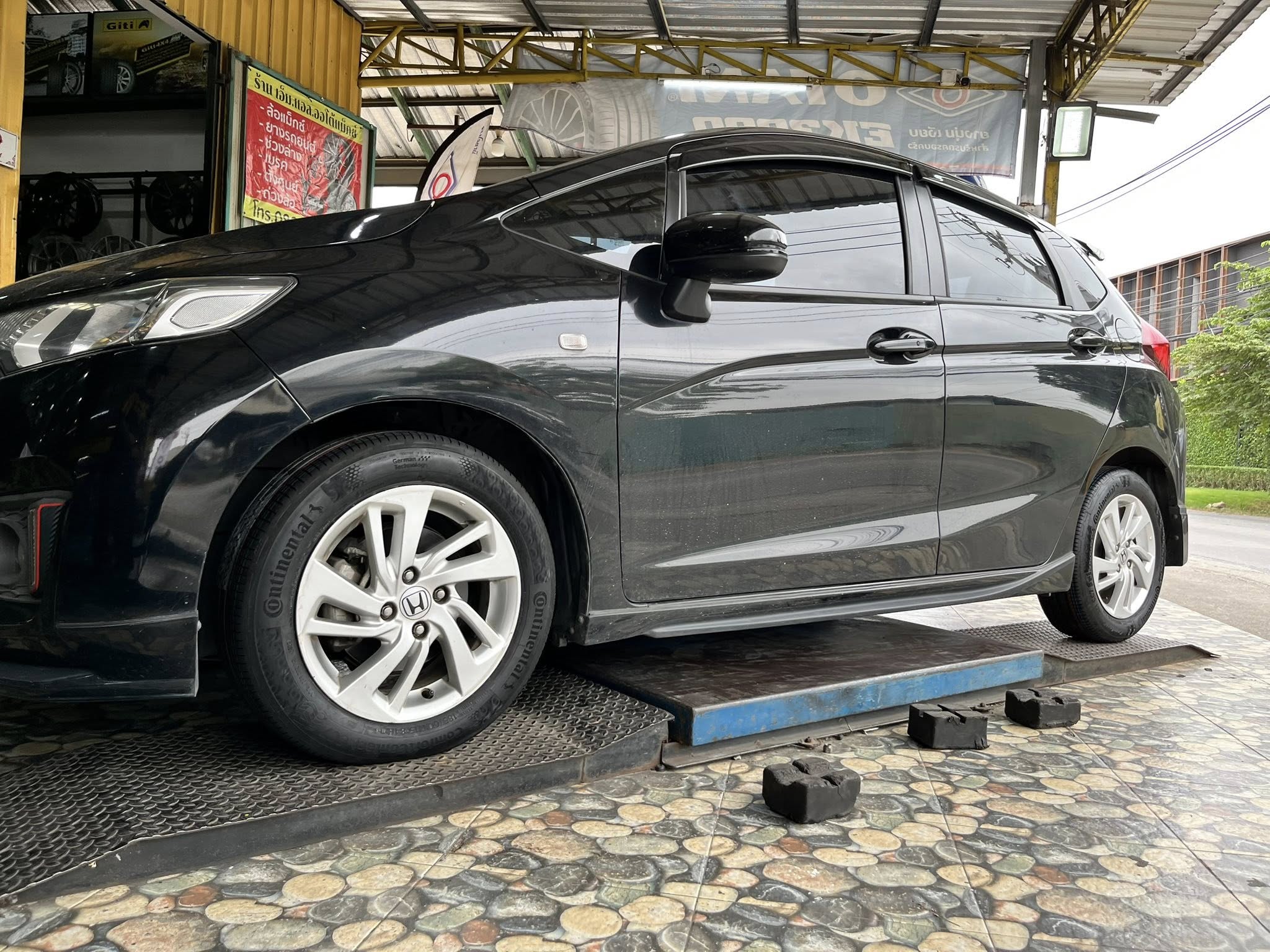 #HONDA_JAZZ🚘เปลี่ยนยาง 🛞🐘#Continental_CC7_185/60R15