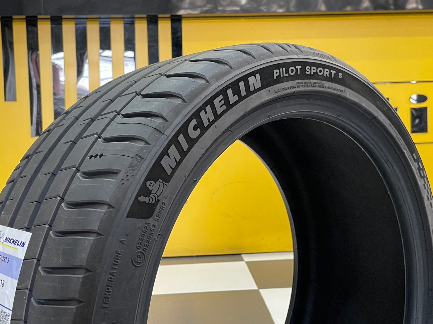 MICHELIN PILOT SPORT 5 235/40R18 ยางใหม่ปี2023
