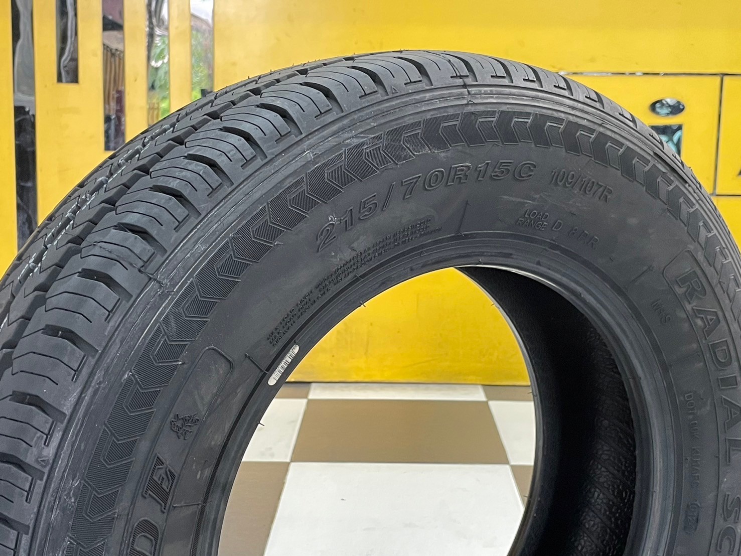 ยางใหม่ GOODRIDE SC326 215/70R15 ยางใหม่ปี2024 (ยางโปรโมชั่นสินค้ามีจำนวนจำกัด)