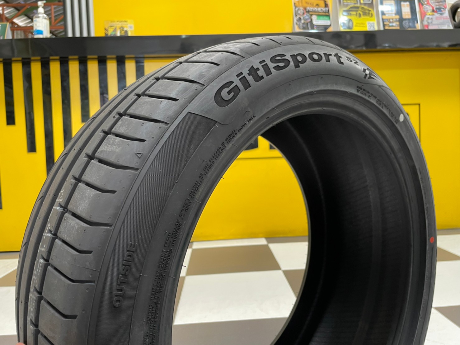 245/45R18 Giti SportS2 ยางใหม่ปี2022 ยางสปอร์ต ยางรถยนต์คุณภาพดี สมรรถนะสูง ราคาโปรโมชั่นพิเศษ พร้อมติดตั้งฟรี