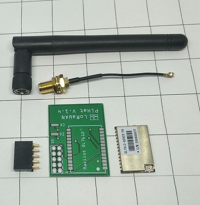 มอดูล MAXIIOT DL7612-AS923-TH พร้อมสายอากาศยาว 9 ซม. และ PCB สำหรับ Raspberry PI