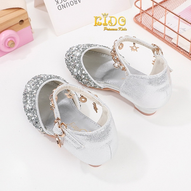 รองเท้าเด็ก(หน้าร้านอยู่รัชดา ลองได้)H100สีชมพู เพชรระยิบระยับ เปิดข้าง ประดับห้อยโซ่รูปดาวตรงสายรัดรองเท้า สวยสุดเก๋