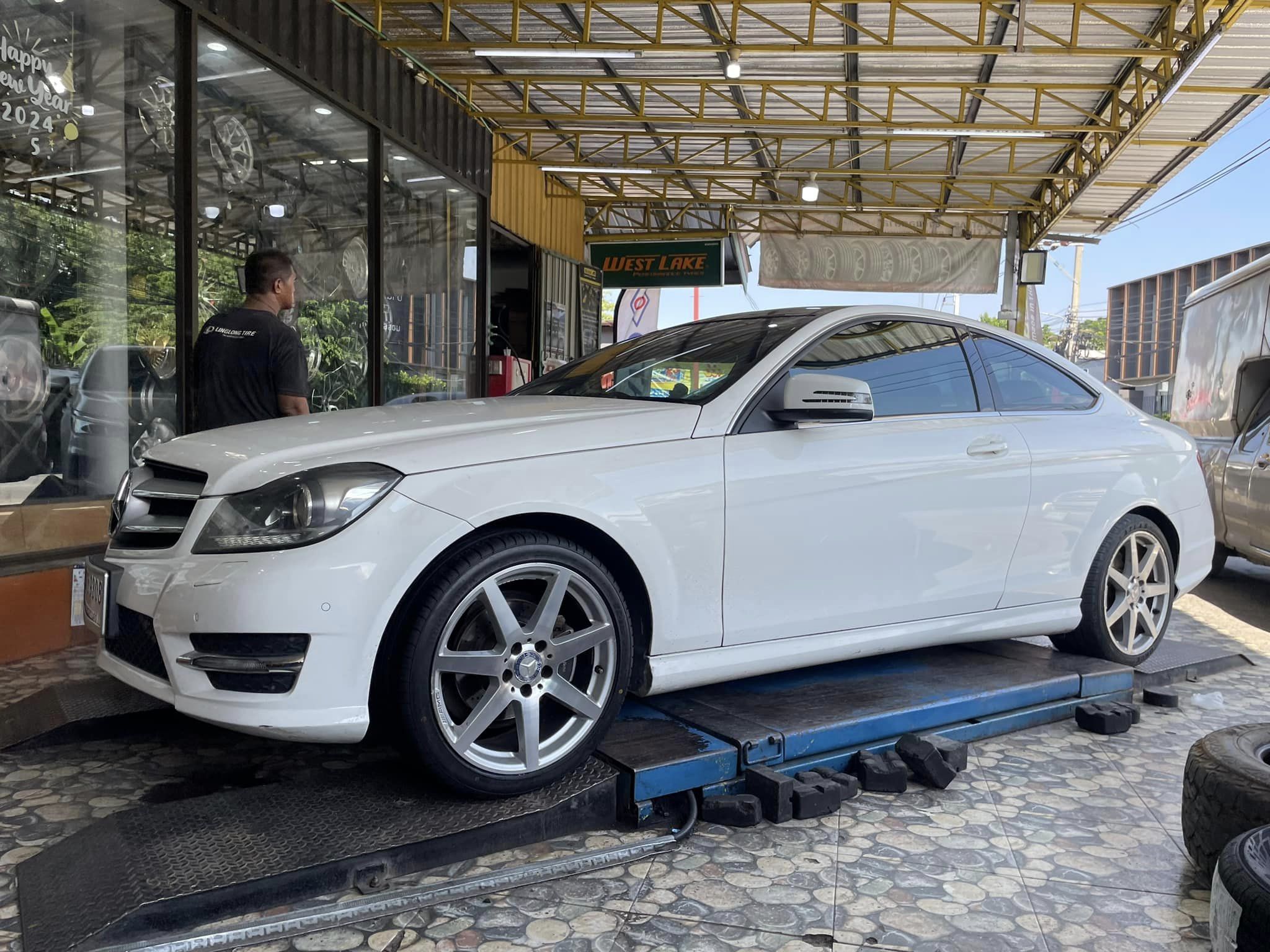 #BENZ_C180 เปลี่ยนยาง #KINTO_SC900_235/40R18