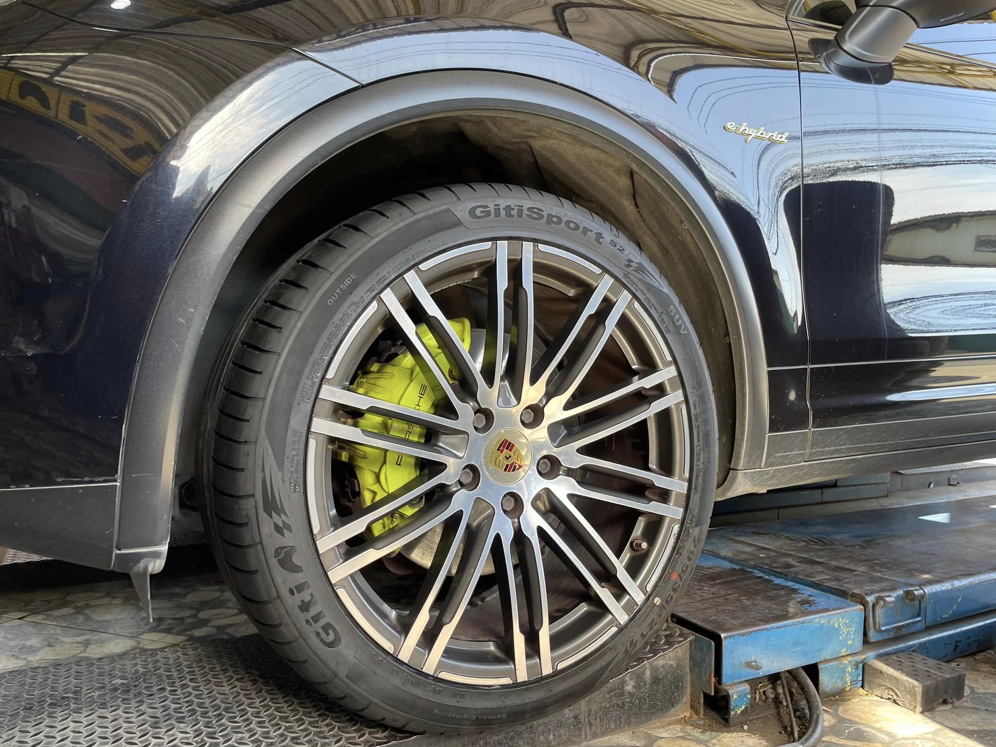 #Porsche #Cayenne 🛞 #Giti_SportS2 295/35R21