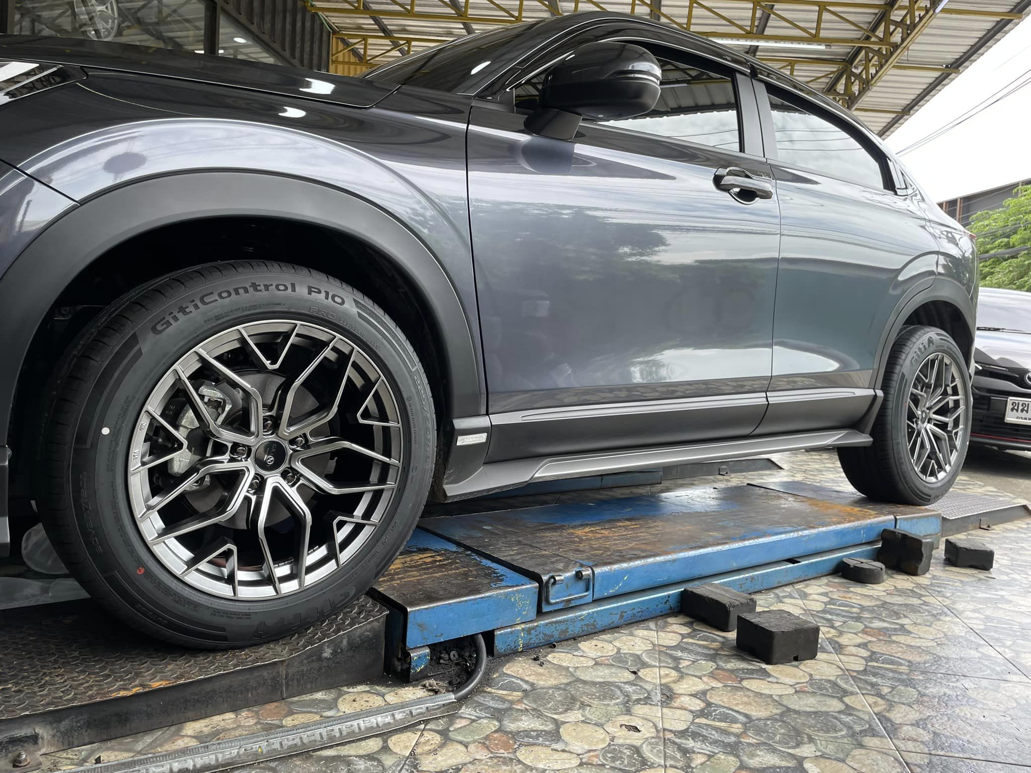 สวยลงตัวราคาเกินคุ้ม #HONDA_HRV🛞 #GITI_CONTROL P10 225/55R18 #ล้อแม็กซ์ใหม่ HOF RACING GRAXY XO1 18X8.5 ET35 5X114.3