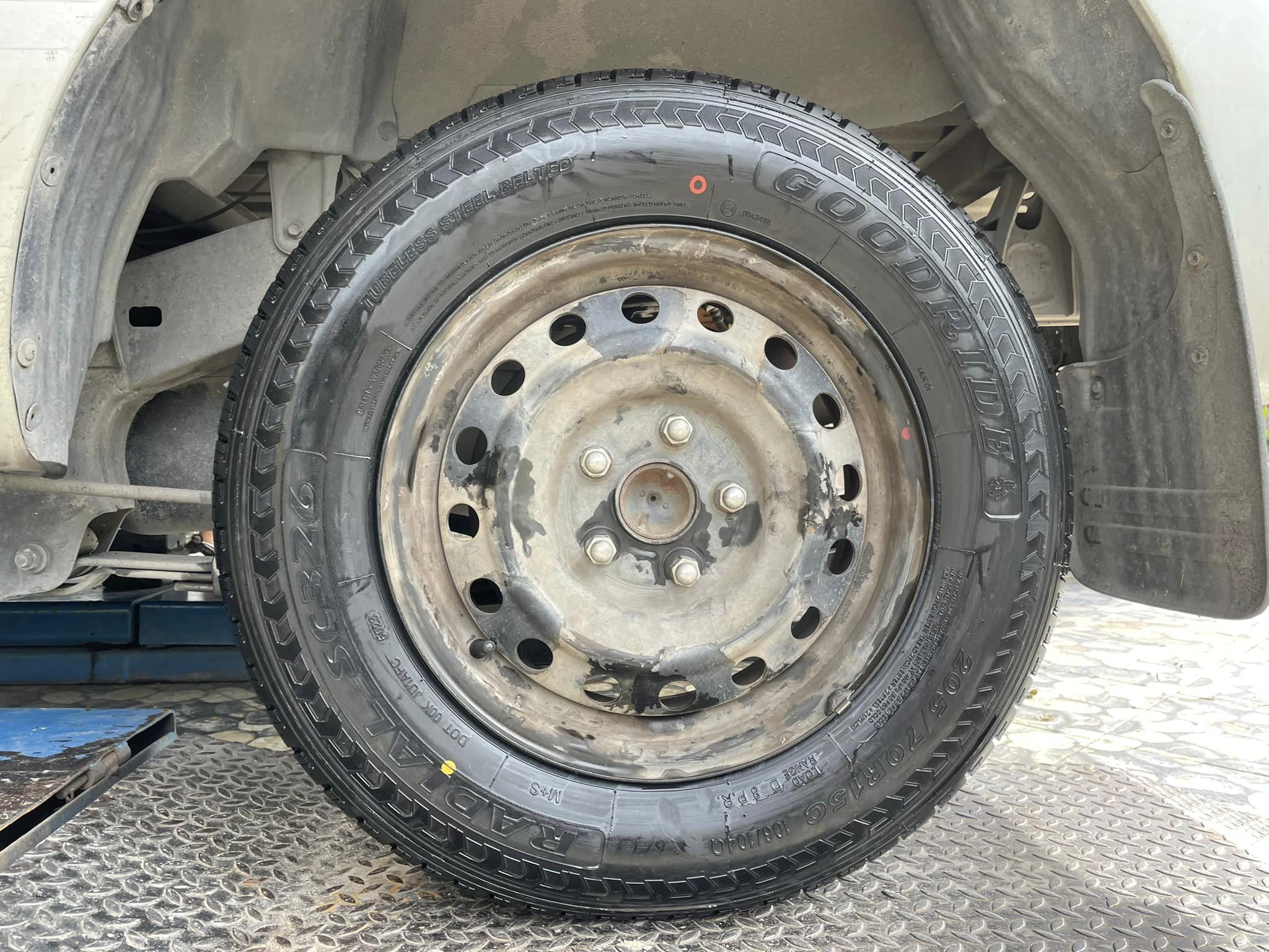 #TOYOTA_VIGO เปลี่ยนยาง #GOODRIDE_SC326_205/70R15
