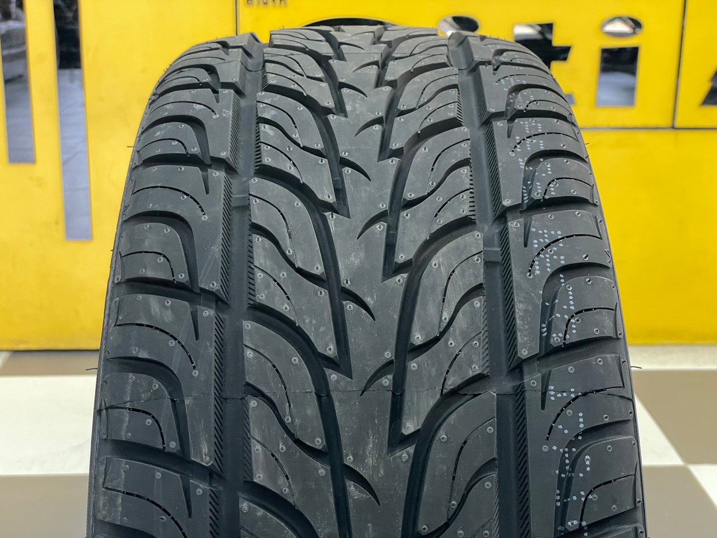 ยางใหม่สปอร์ต คุณภาพดี ยางไซหลุน #SAILUN ATREZZO SVR-LX 265/40R22 ยางใหม่ปี2024