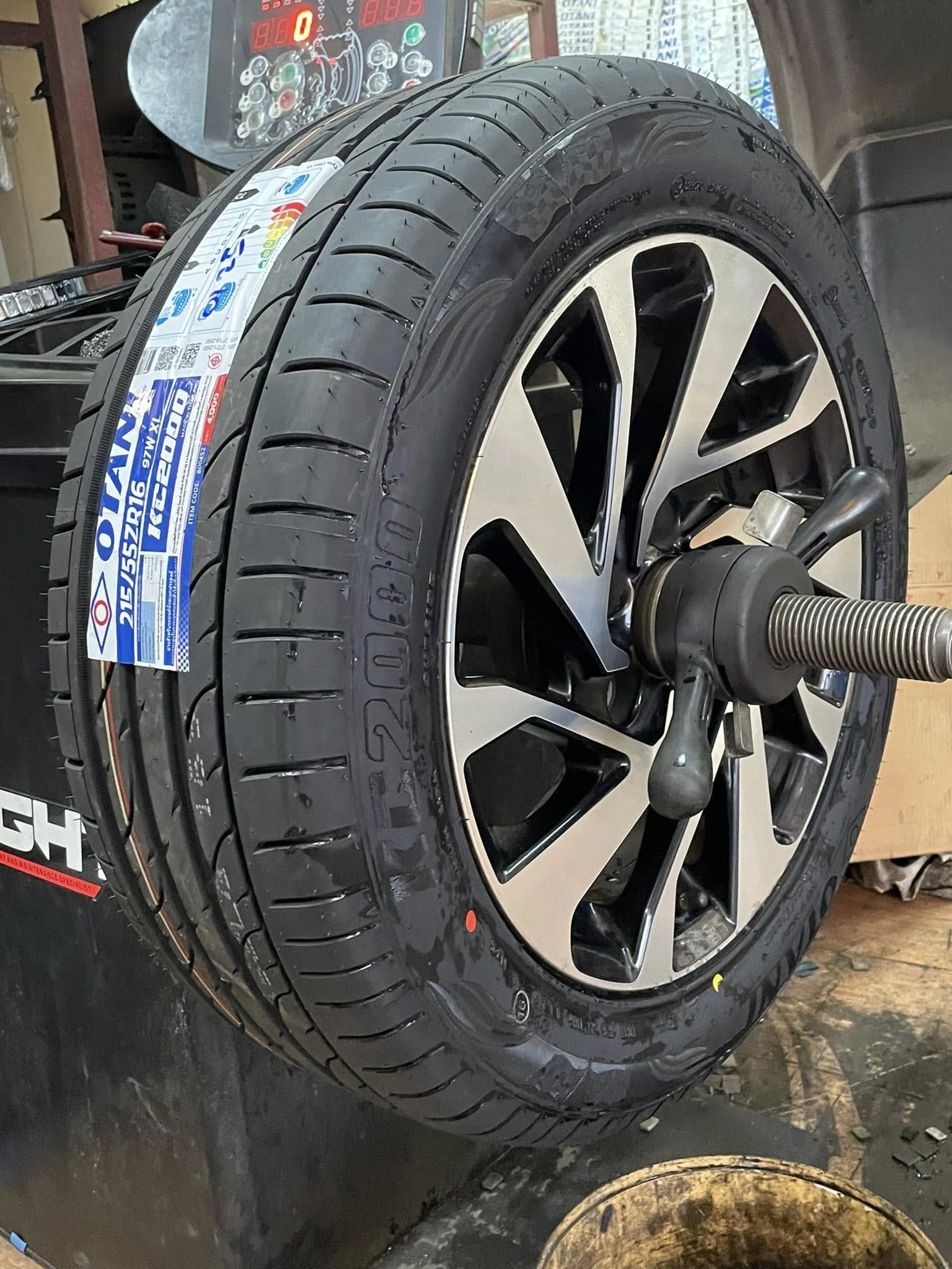 🚘 #HONDA_CIVIC🛞 #OTANI #KC2000 215/55R16 #บริการเปลี่ยนโช๊ค🛠 #บริการตั้งศูนย์ล้อ🛞