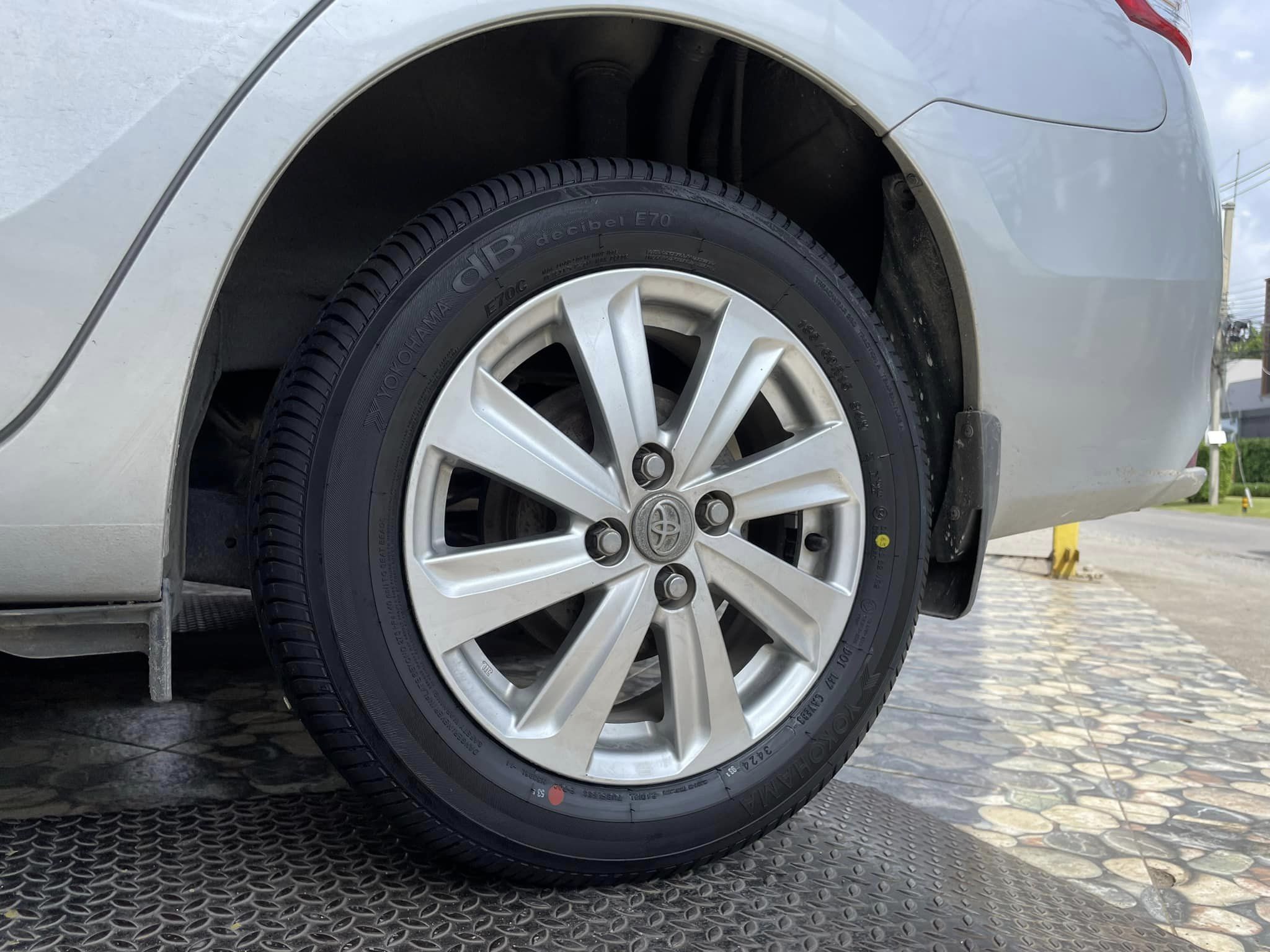 🛞❤️ #TOYOTA_VIOS🚘 🛞🐘 เปลี่ยนยาง #YOKOHAMA_E70_185/60R15