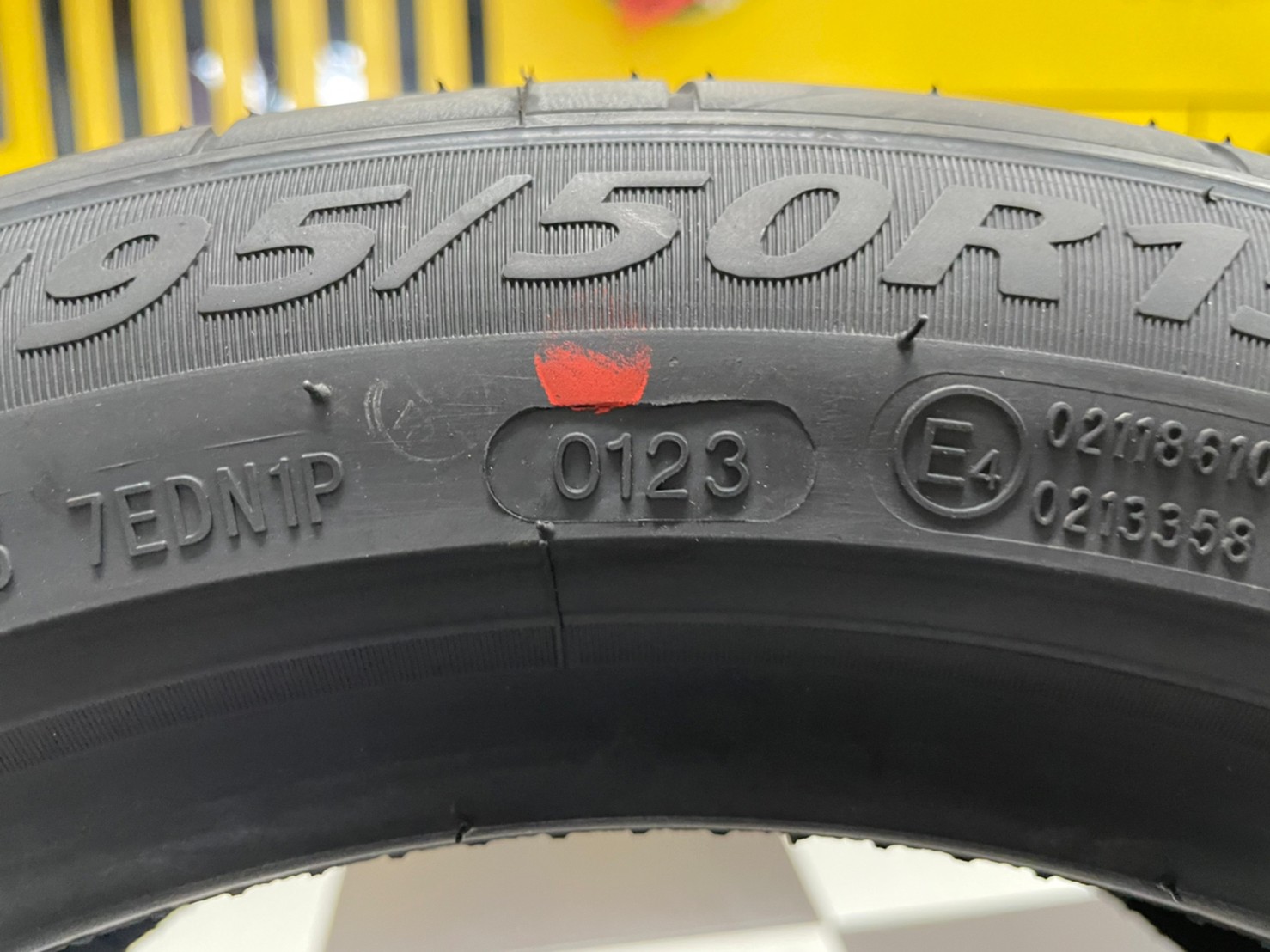 #ยางคินโต๊ะ #KINTO FORZA 001 Treadwear 280 195/50R16 ยางใหม่ปี2022 2เส้น ยางปี2023 2เส้น ลดราคาพิเศษ เพียงชุดละ5600บาท (สินค้ามีจำนวนจำกัด)