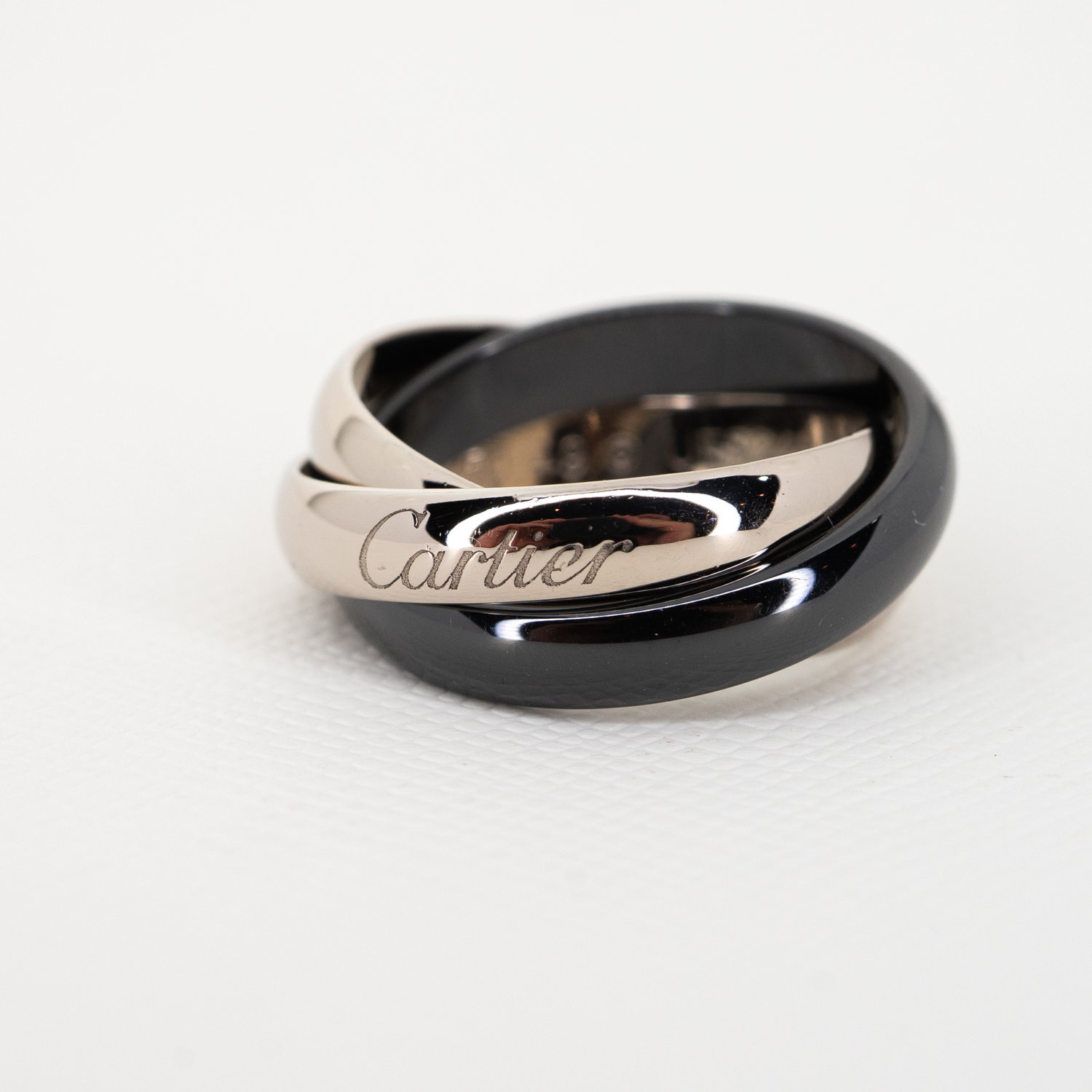 แหวน Cartier Trinity Classic Ceramic ทองคำขาว 18K และ เซลามิก ไซส์49# (Used)