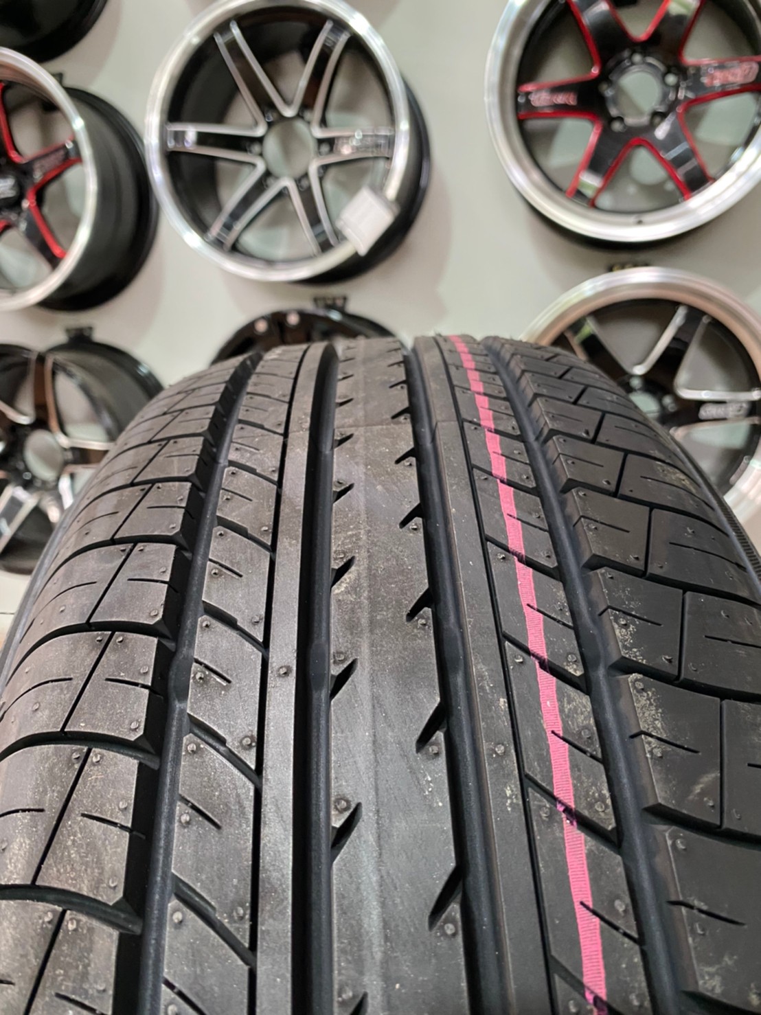 215/55R17 ยางใหม่ Yokohama BluEarth E70 ยางปี2020 ยางคุณภาพดี