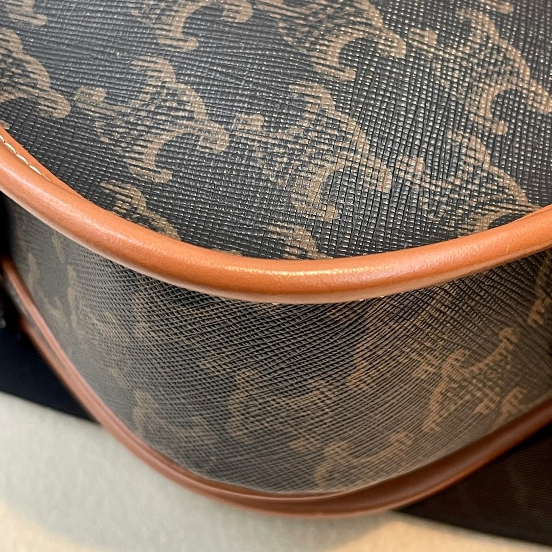 Celine falco medium tan มือสอง