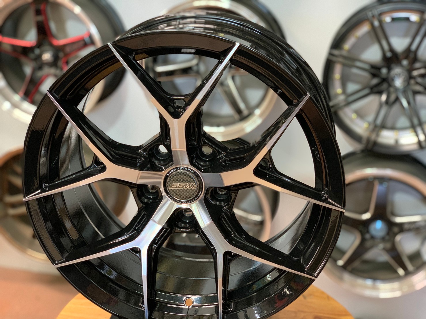 ล้อแม็กซ์ใหม่ขอบ17 SSW Stamford Sport Wheels รุ่น385 ขอบ17 กว้าง8 ออฟ38 5รู114 สีดำหน้าเงา สวยหรู