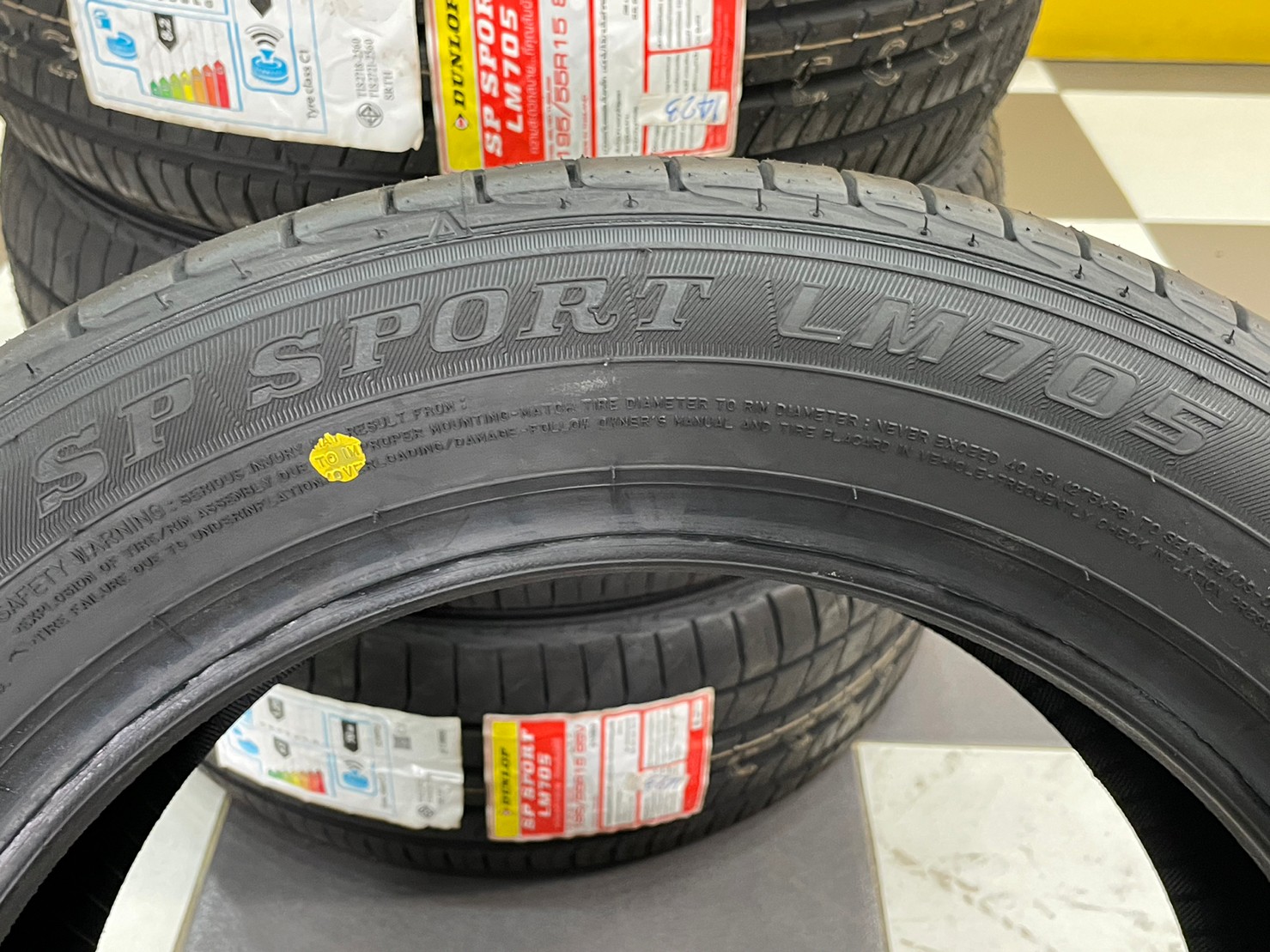DUNLOP SP SPORT LM705 195/55R15 ยางใหม่ปี2023 ราคาพิเศษพร้อมติดตั้งฟรี