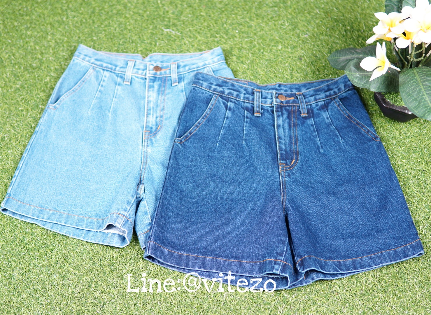 กางเกงยีนส์ขาสั้นเอวสูง แต่จีบหน้าให้ดูมีเอว สวยมาก ขากว้างใส่สบาย เก็บพุงอย่างเนียน สาว ๆ ใส่แล้วทรงสวย น่ารัก