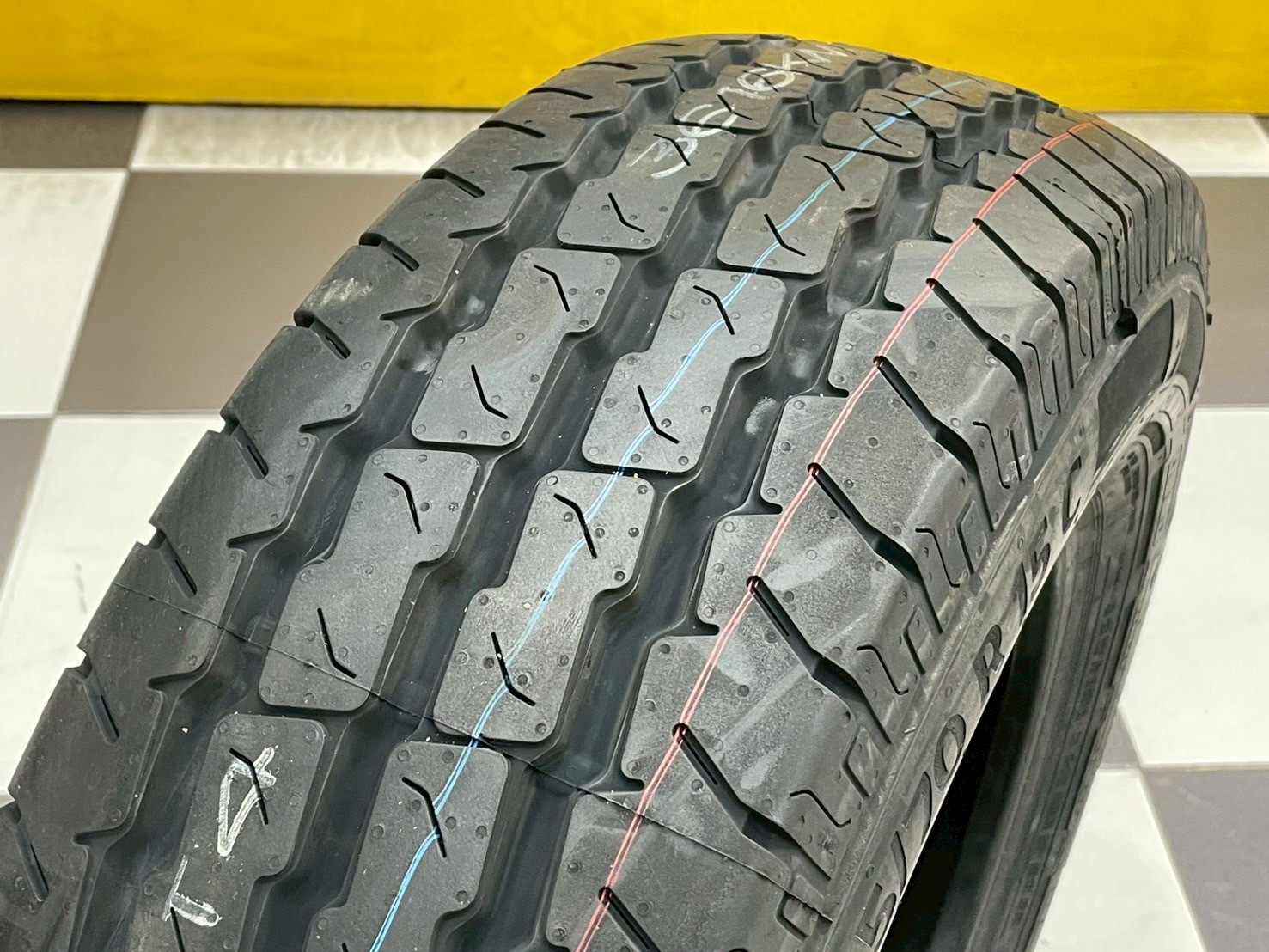ยาง Continental VanContact AP ขนาด 215/70R15 ยางใหม่ปี2025