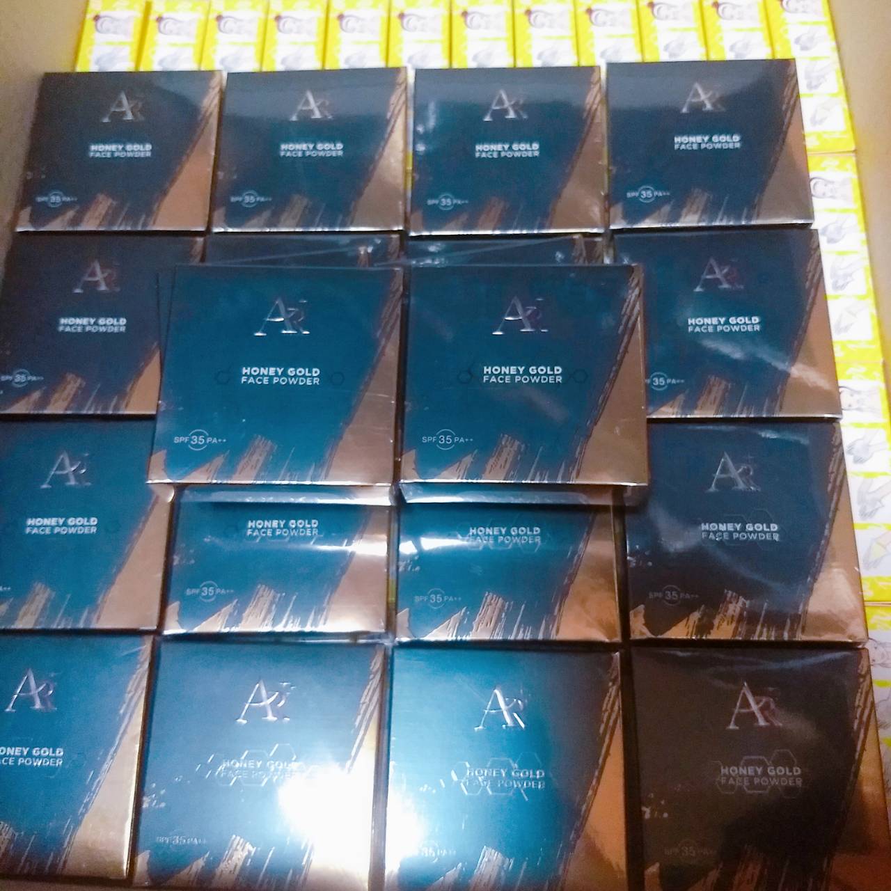 Aura Rich Honey Gold Face Powder SPF35 PA+++ แป้งพัฟน้ำผึ้งทองคำออร่าริช