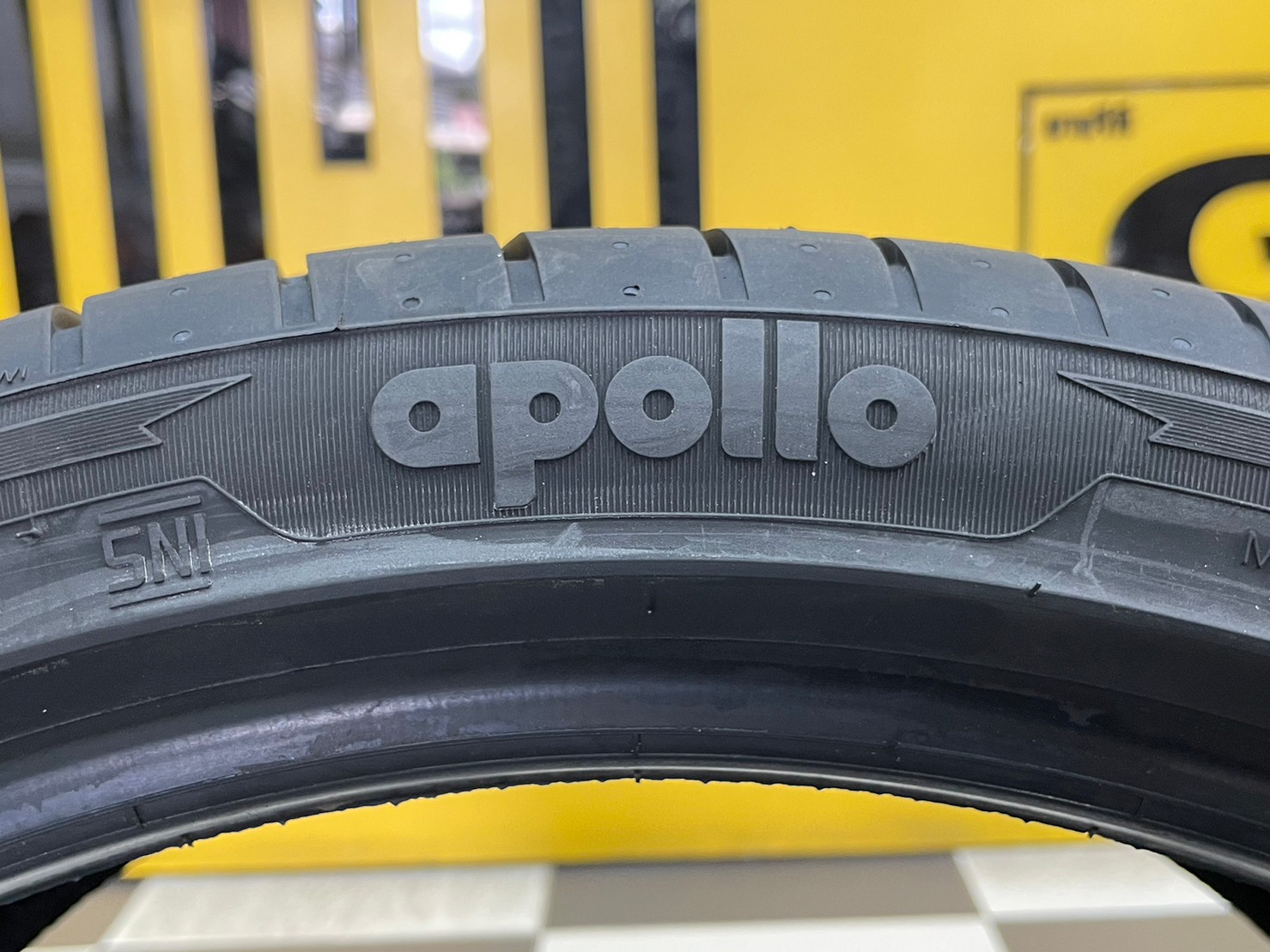 Apollo 245/35R19 Aspire4G ยางใหม่ปี2023