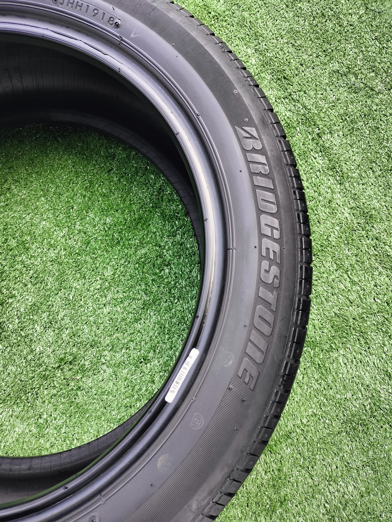 ยางมือ2 สภาพดี ขอบ16" ยางยี่ห้อ BRIDGESTONE ER33 195/50R16 ปี18