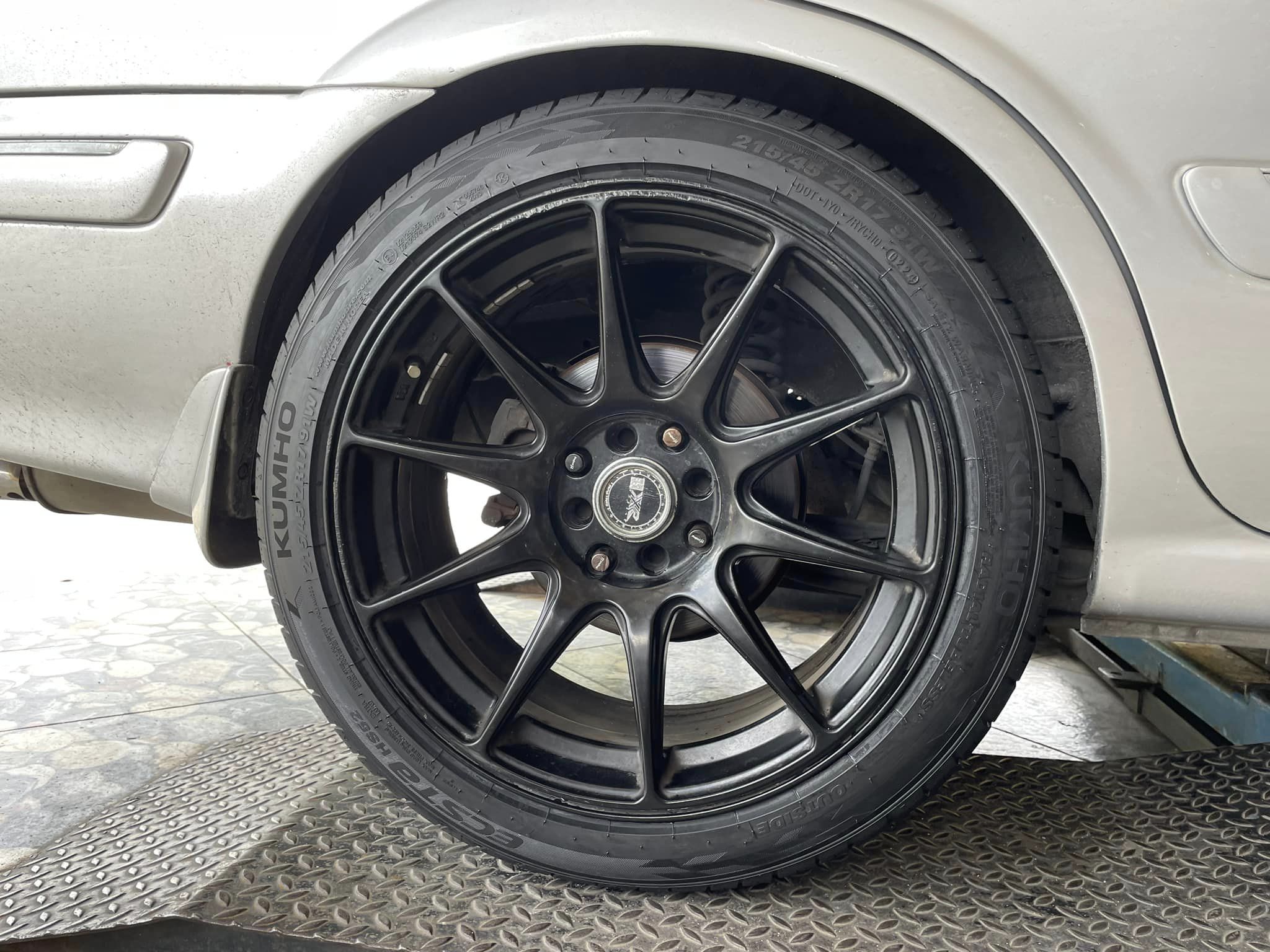 🛞 #NISSAN_SUNNY 🚘เปลี่ยนยาง 🛞🐘#KUMHO_HS52_215/45R17